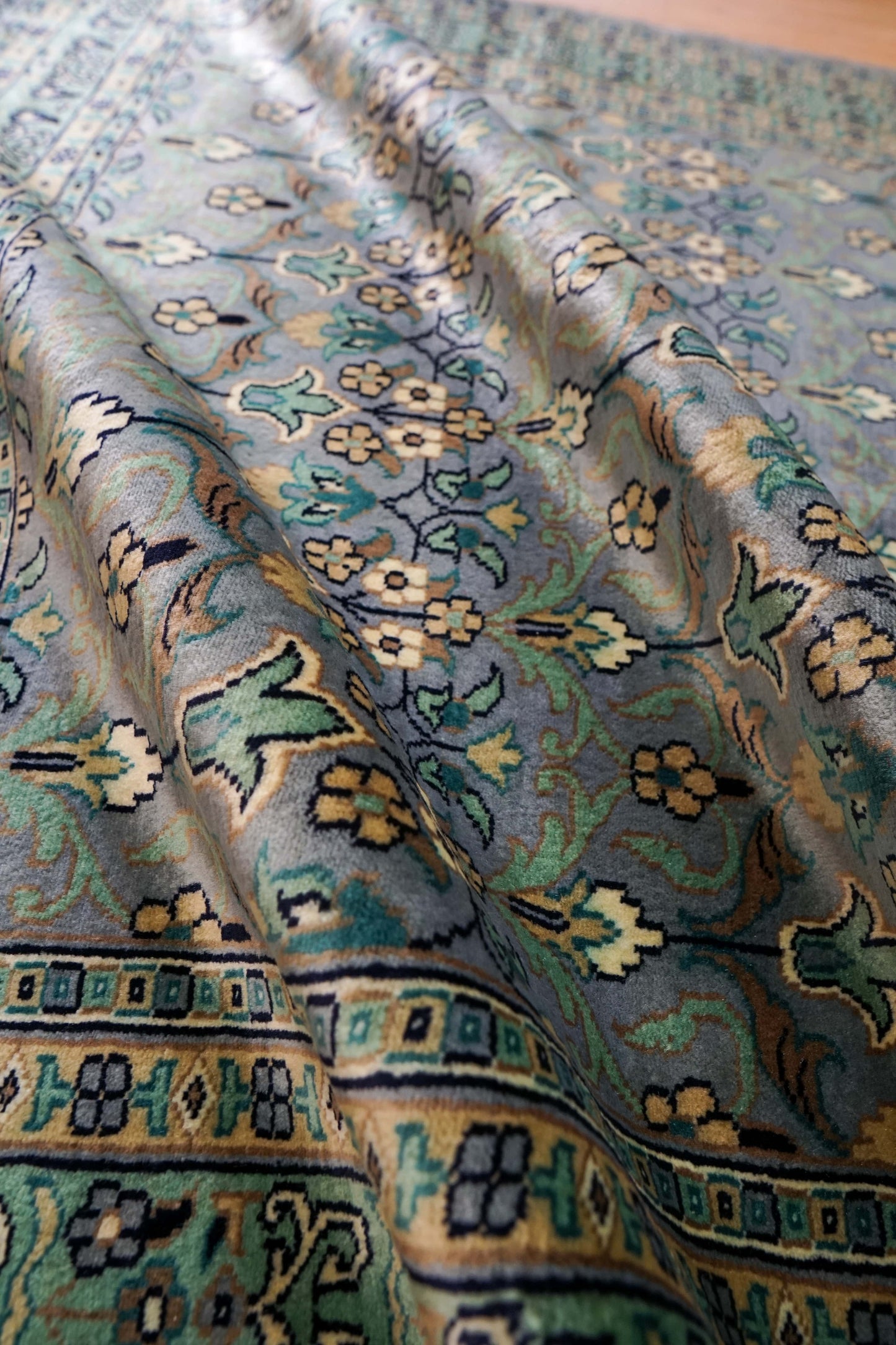  パキスタン手織り絨毯 175×127cm