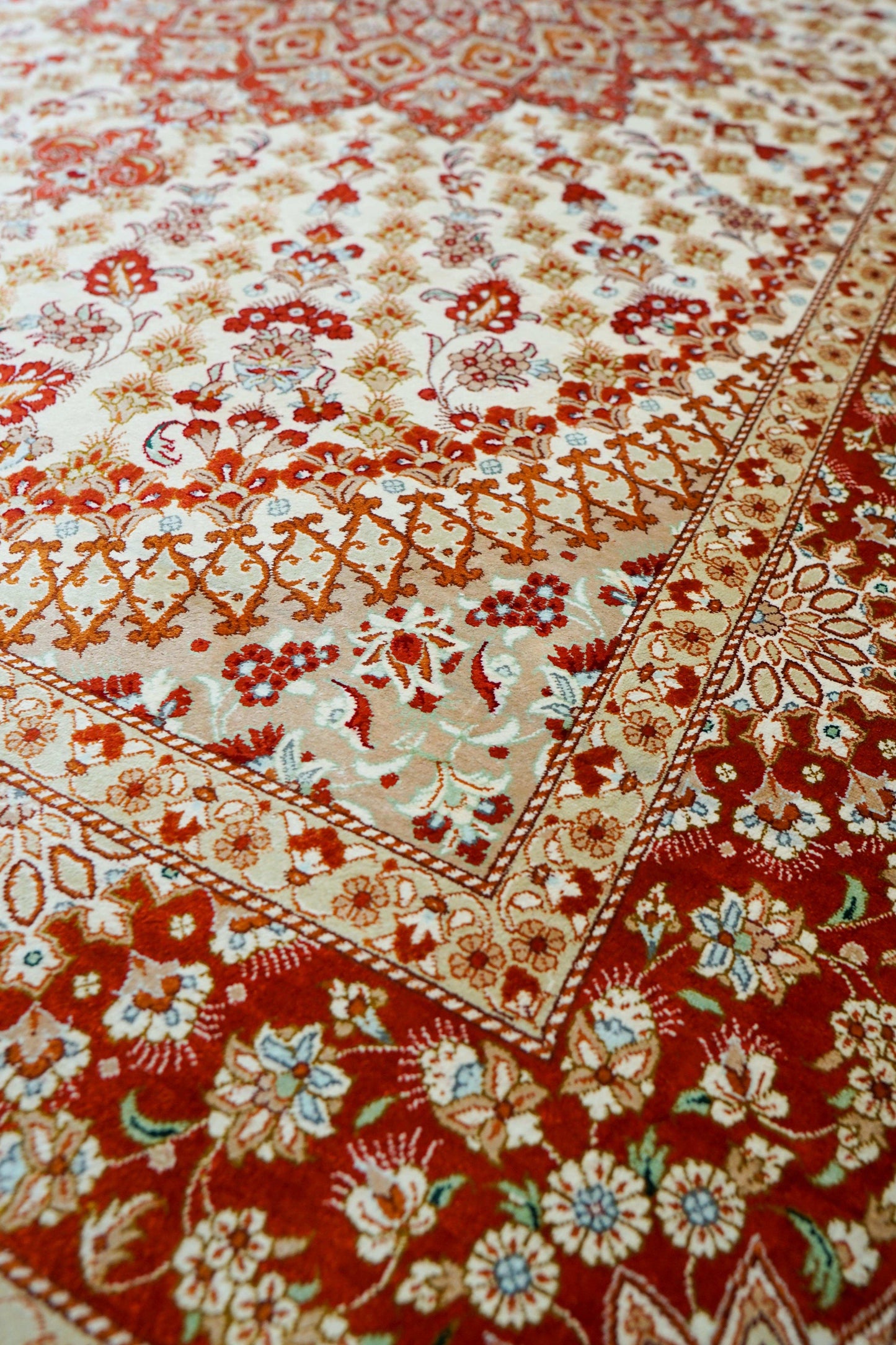  ペルシャ手織り絨毯 クム産 シルク100％ 193×130cm｜クム ワファィ工 房