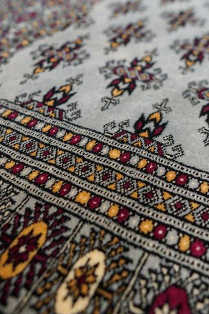 184×132cm パキスタン手織り絨毯 Decorworks