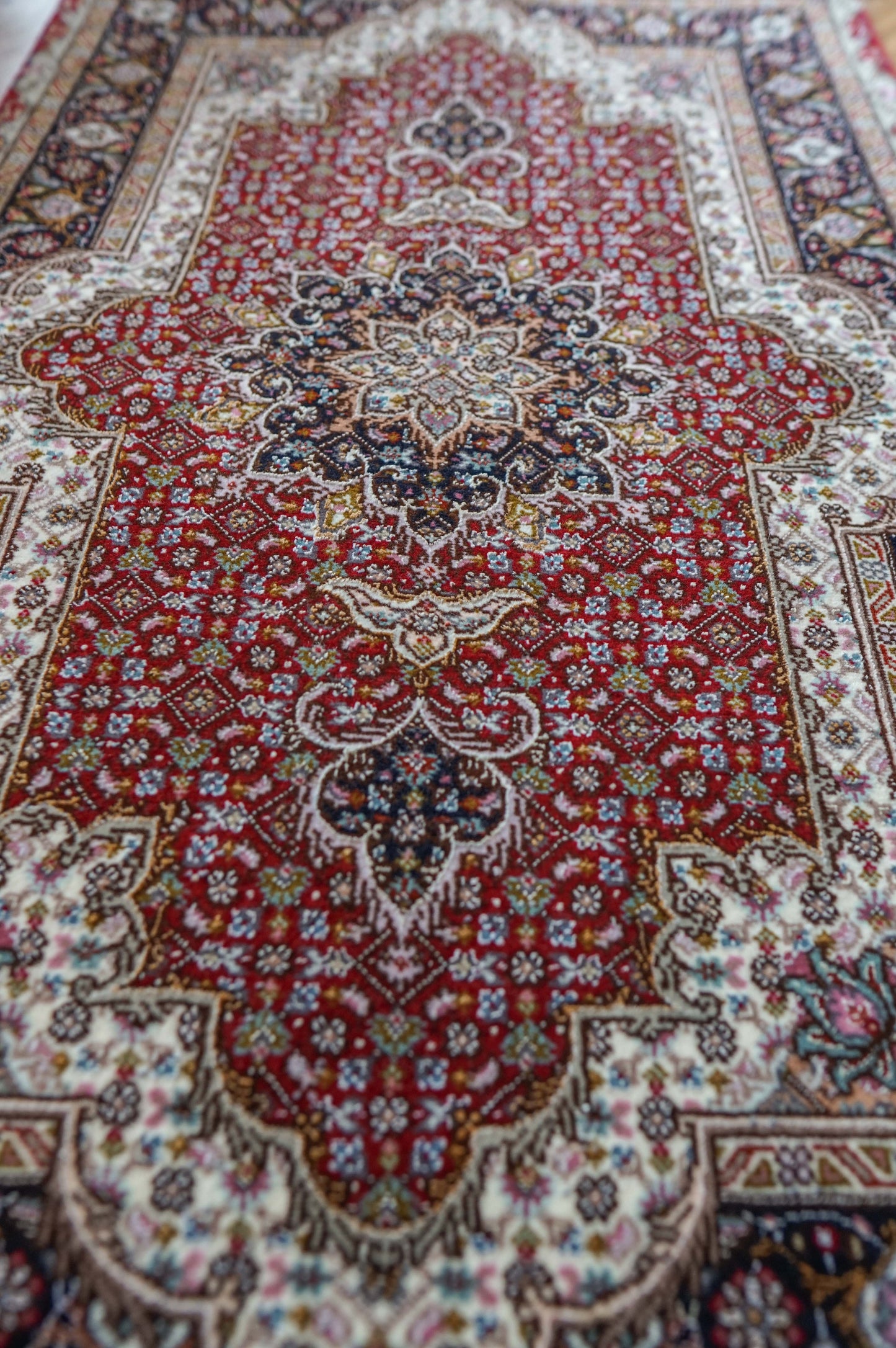  ペルシャ手織り絨毯 タブリーズ産 50RAJ 96×62cm 「マヒ文様」｜ウール＆シルク
