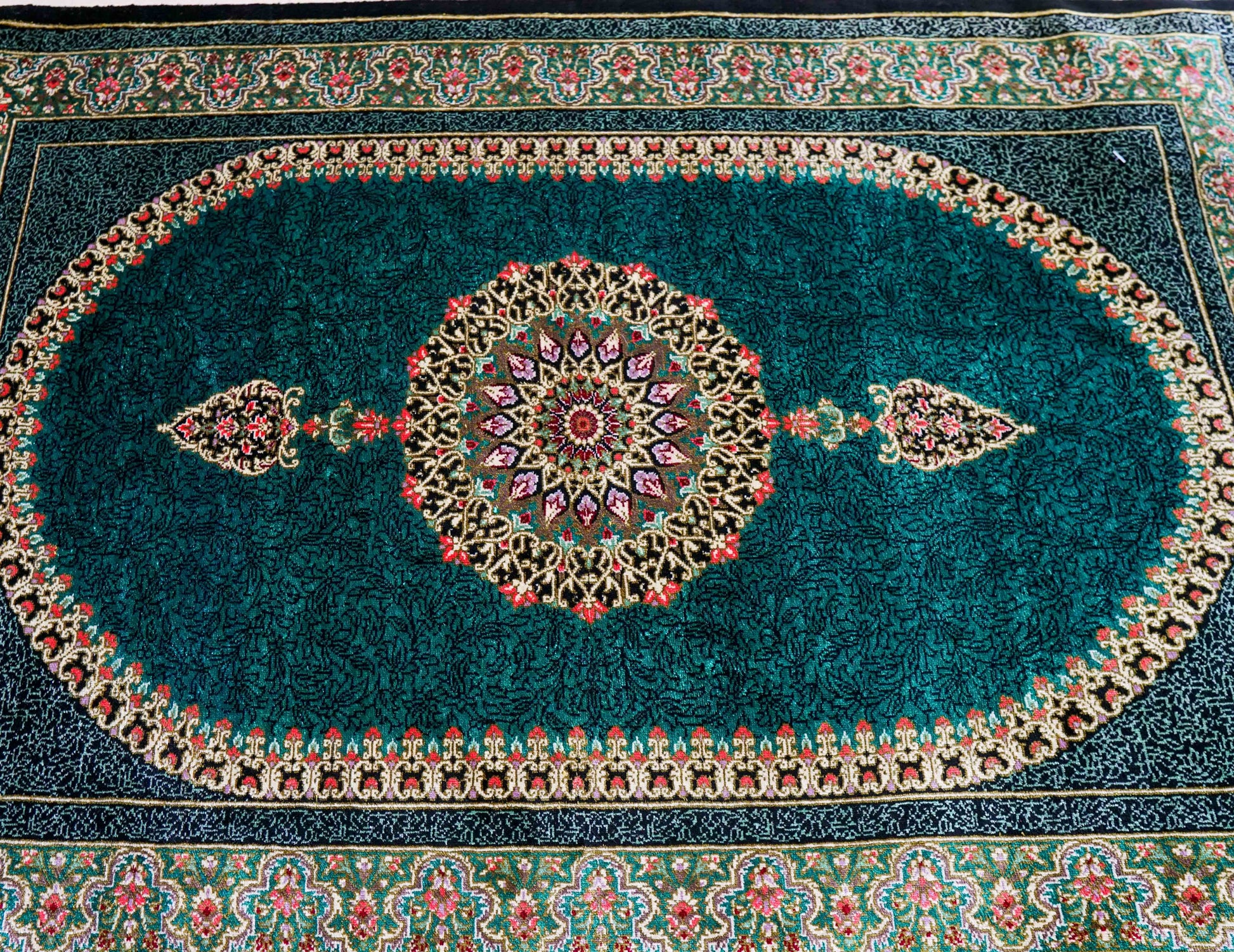  ペルシャ絨毯 クム産 シルク100％ ムサビイ工房 88×59cm｜手織りシルク｜イラン製