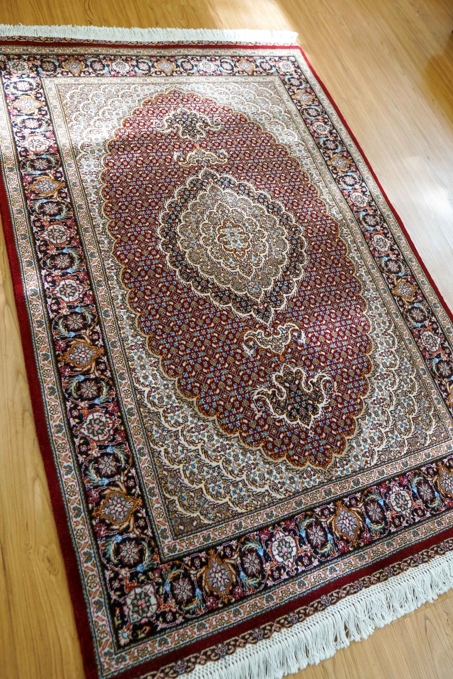  154×100cm 手織り ペルシャ絨毯 タブリーズ産　50RAJ