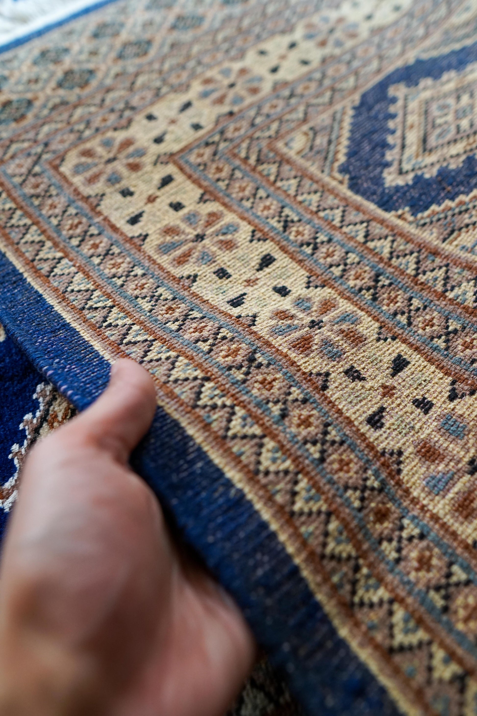  パキスタン手織り絨毯 185×126cm . トライバルラグ