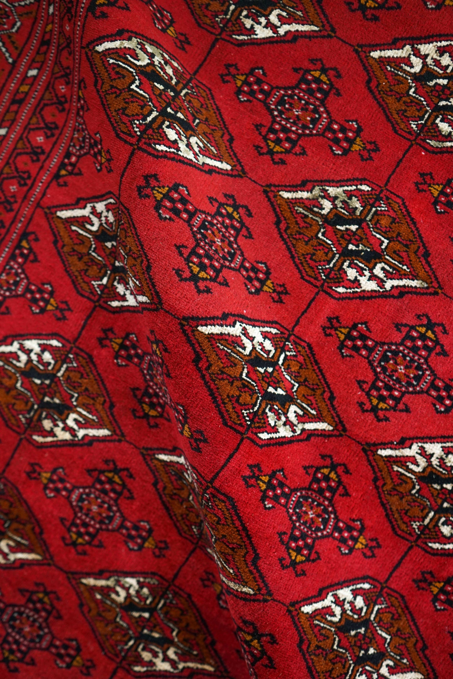  192×126cm　トルクメン ボハラ手織り絨毯