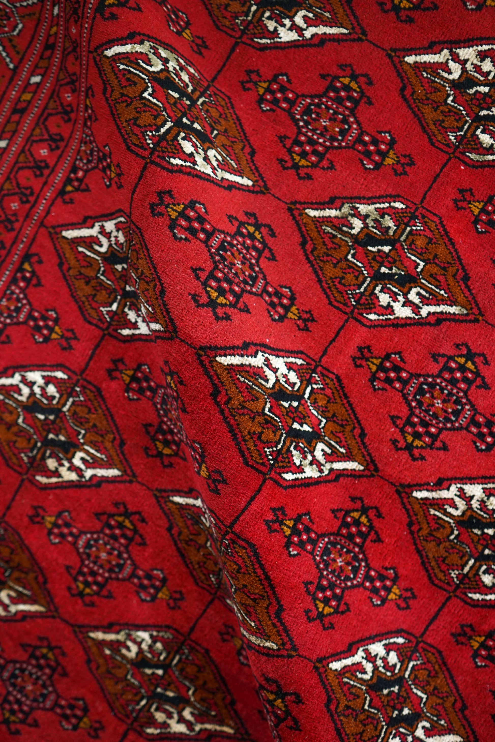  192×126cm　トルクメン ボハラ手織り絨毯