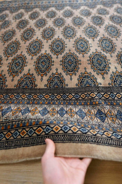  パキスタン手織り絨毯  251×161cm