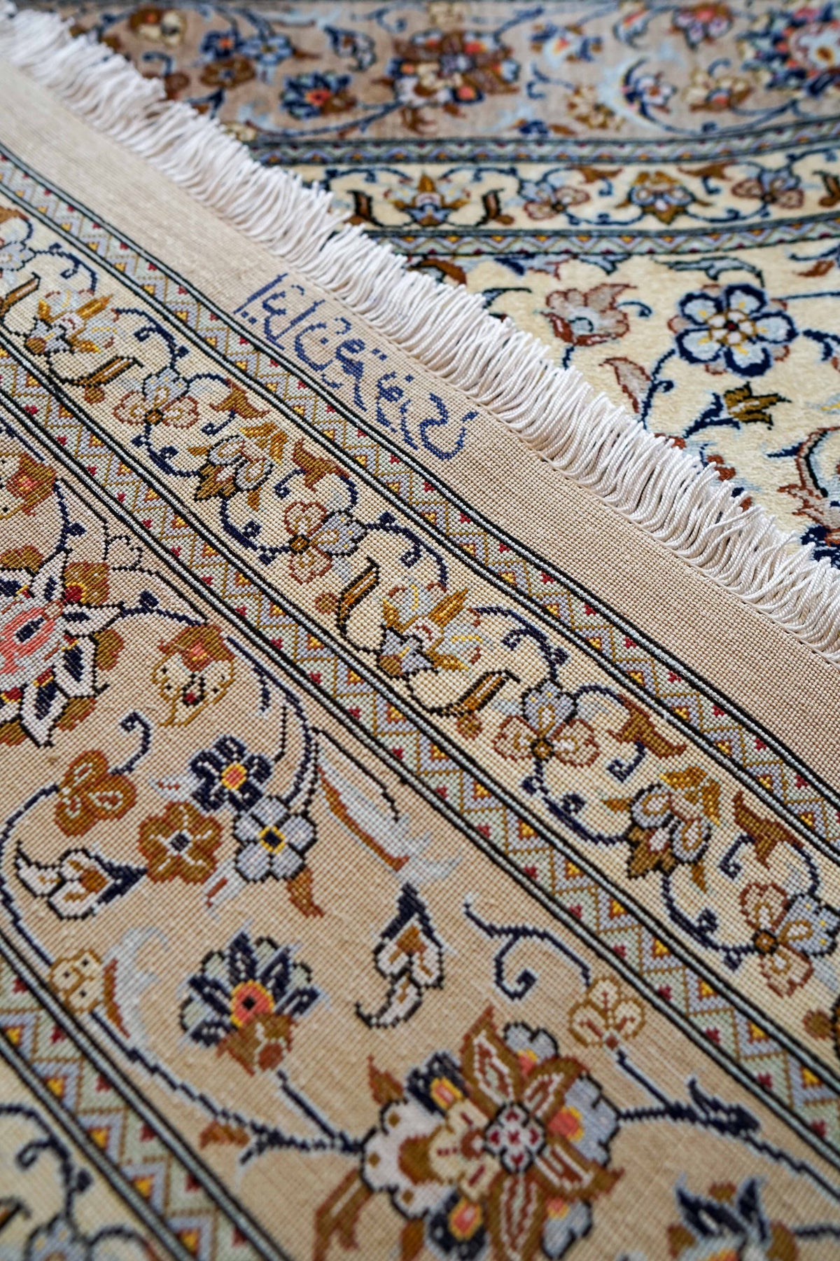 手織りペルシャ絨毯 クム産 ヌーリ工房｜花柄メダリオン 手織りラグ 199×129cm