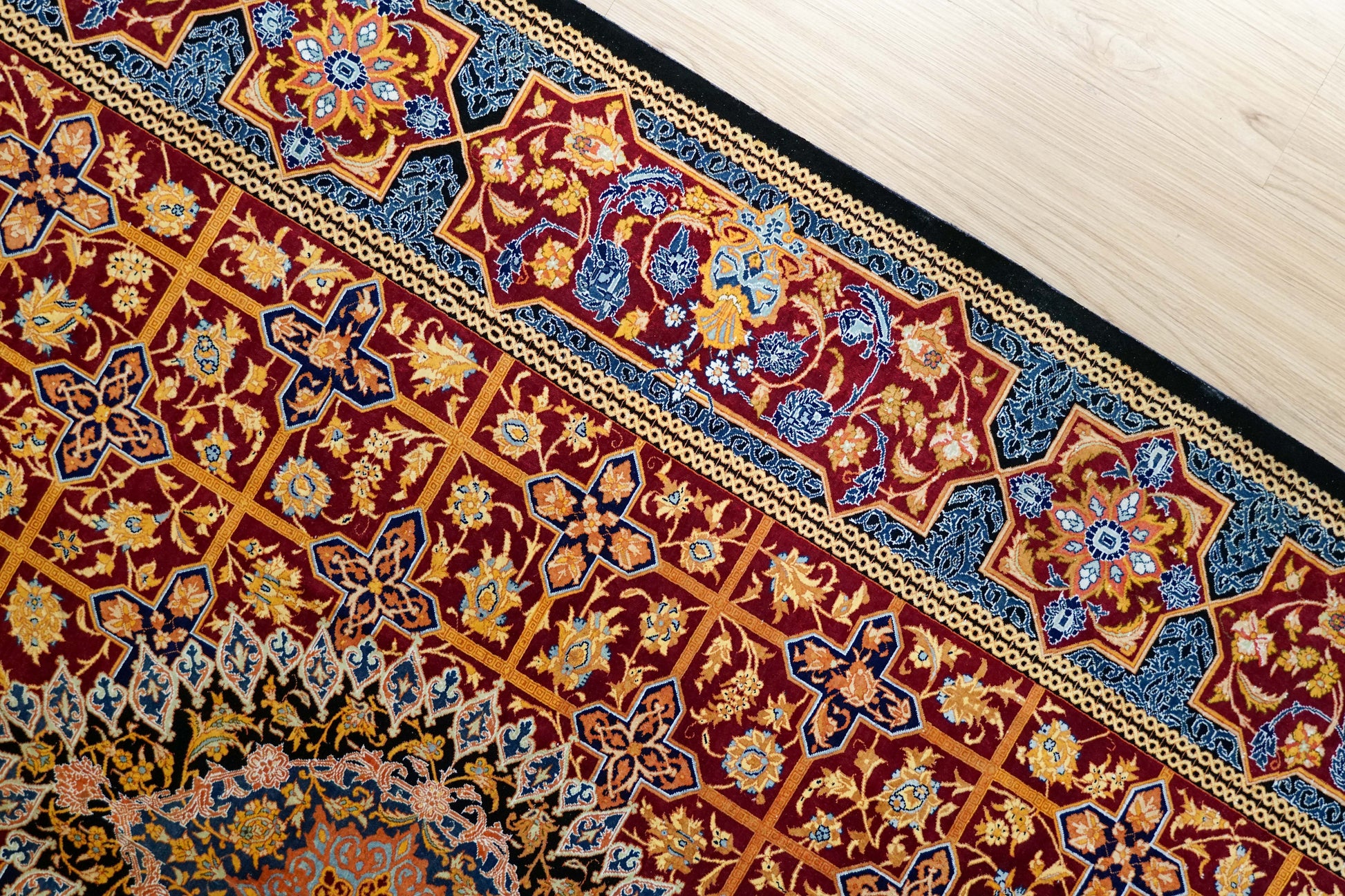  手織りペルシャ絨毯 クム産 【シルク】ラミニ工房 197×132cm ｜ 証明書付