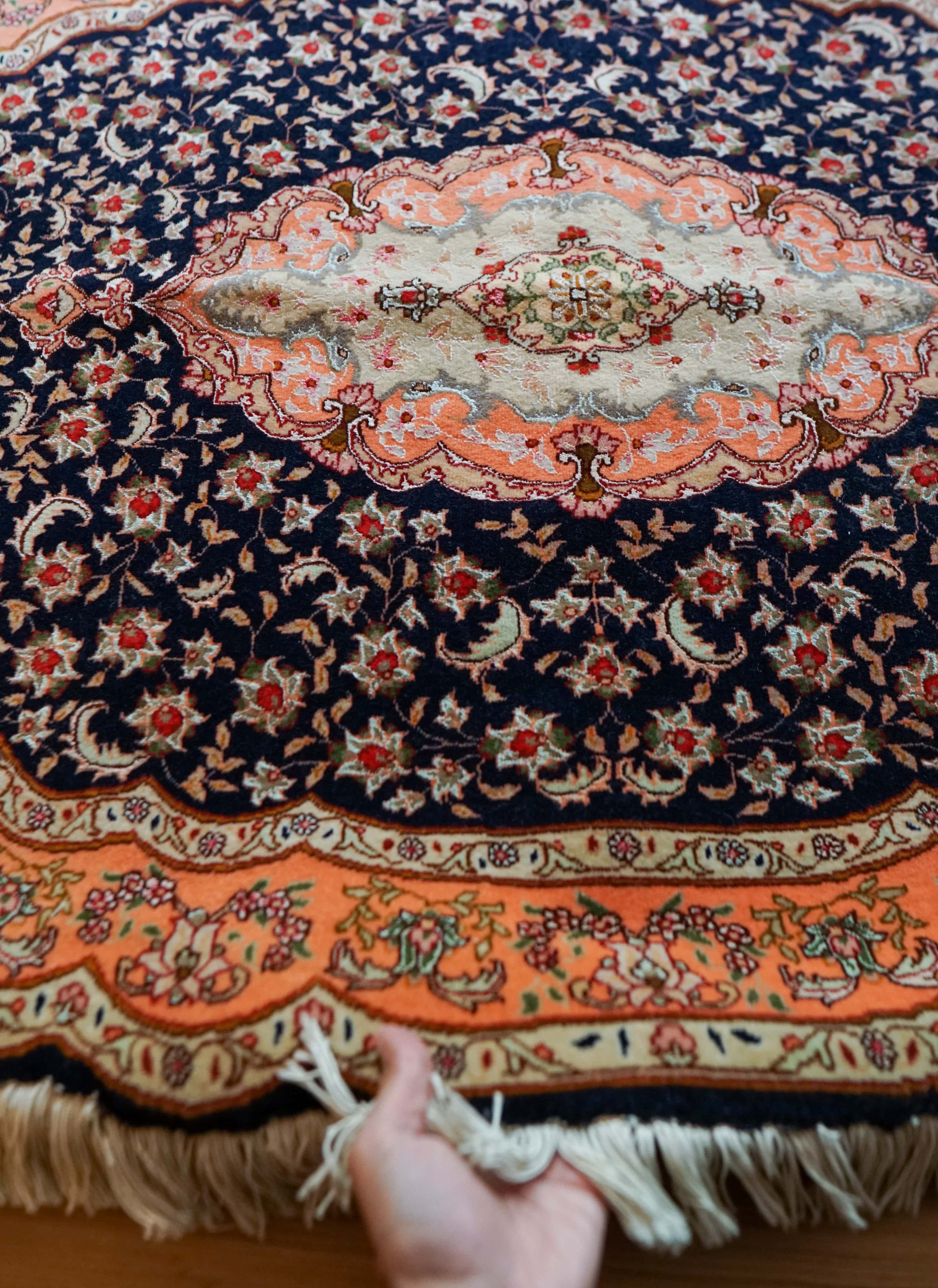 Collection ペルシャ手織り絨毯 タブリーズ産 丸い 145×98cm ウール＆シルク