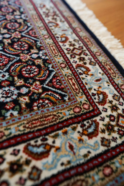  ペルシャ 絨毯　ムード産 89×58cm