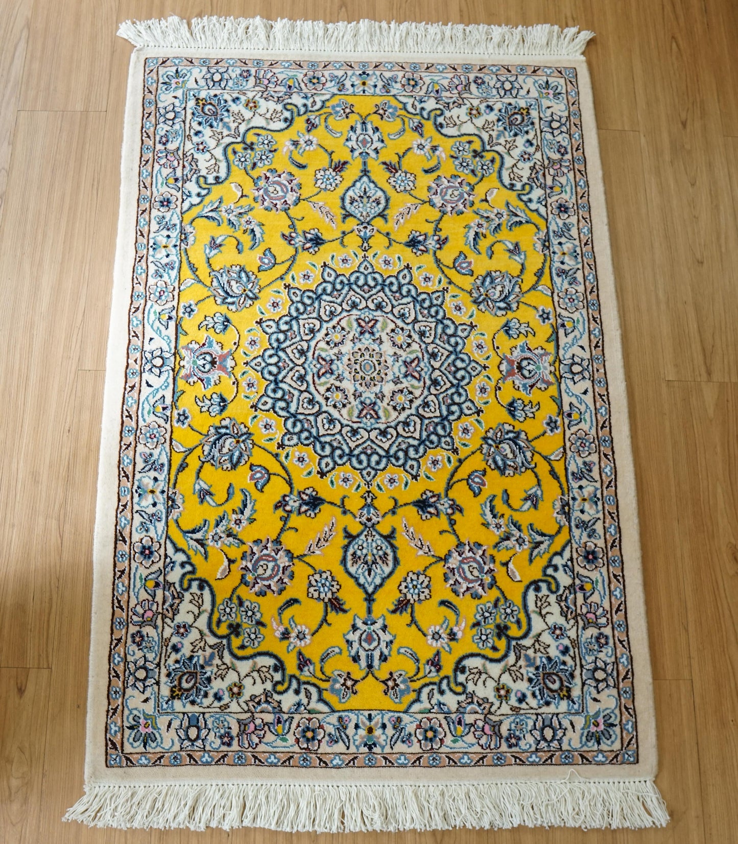 手織りペルシャ絨毯 ナイン産 120×80cm　