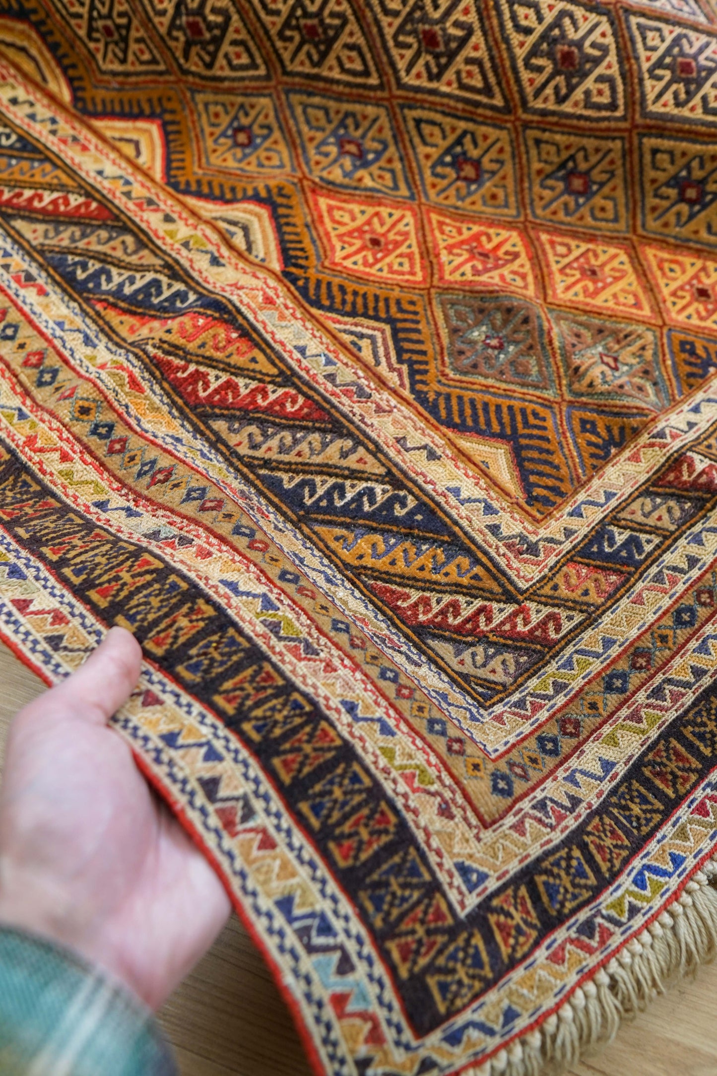 手織りマシュワニキリム アフガニスタン トライバルラグ 138×112cm