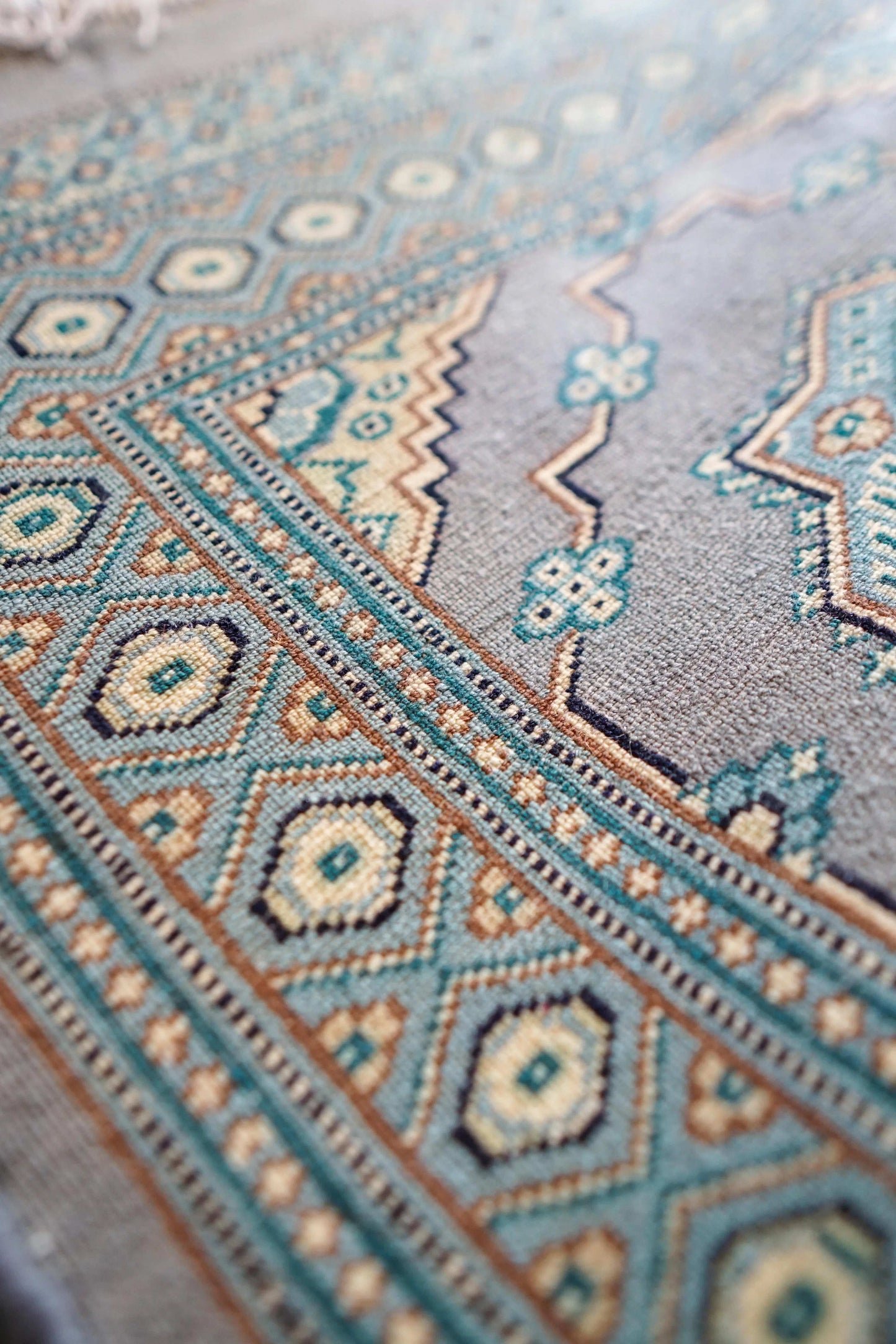  パキスタン手織り絨毯 121×76cm｜ニュージーランド産ウーステッドウール使用・高密度織り