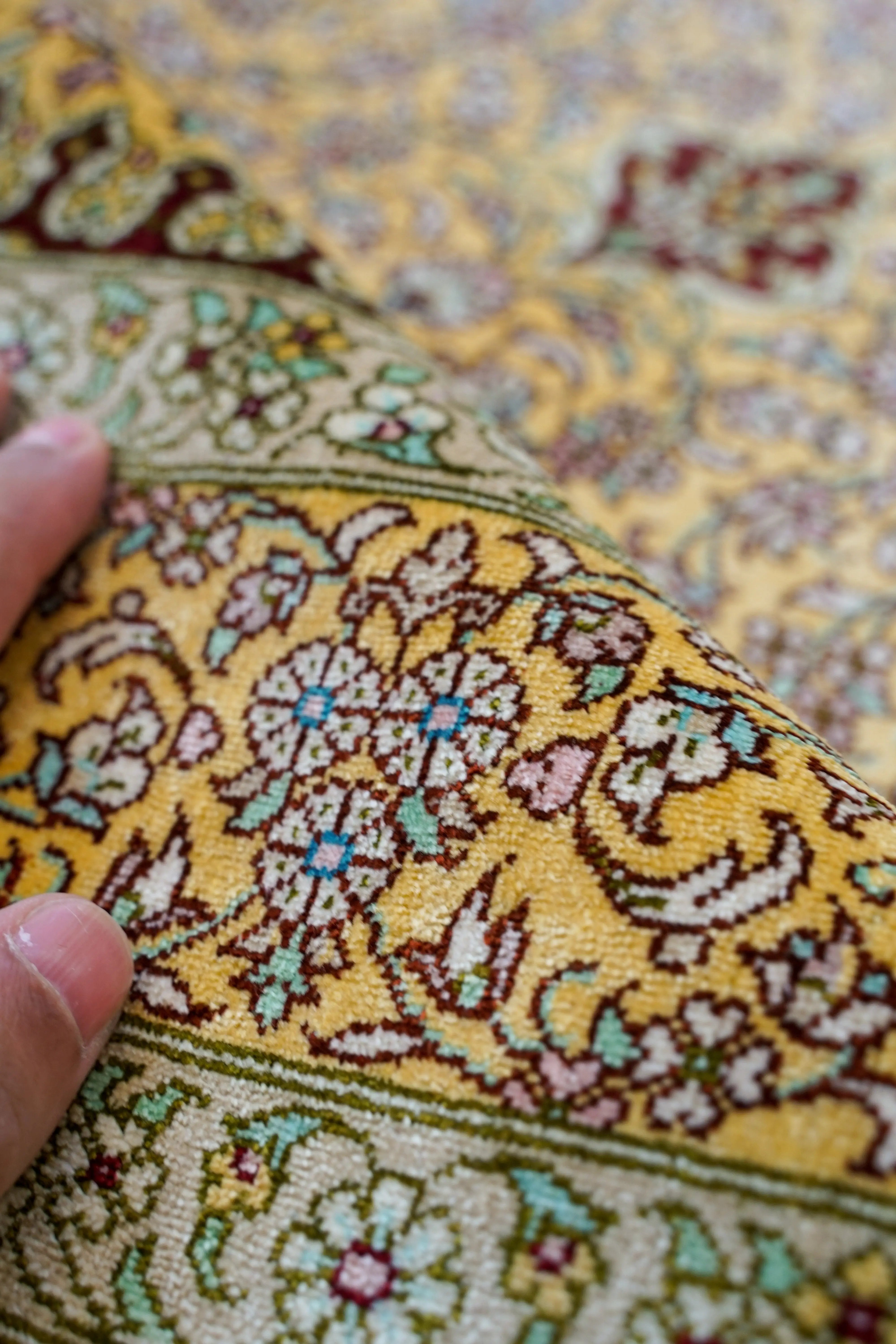 ペルシャ絨毯 クム産 100%シルク（121×78cm）手織り絨毯 – Decorworks