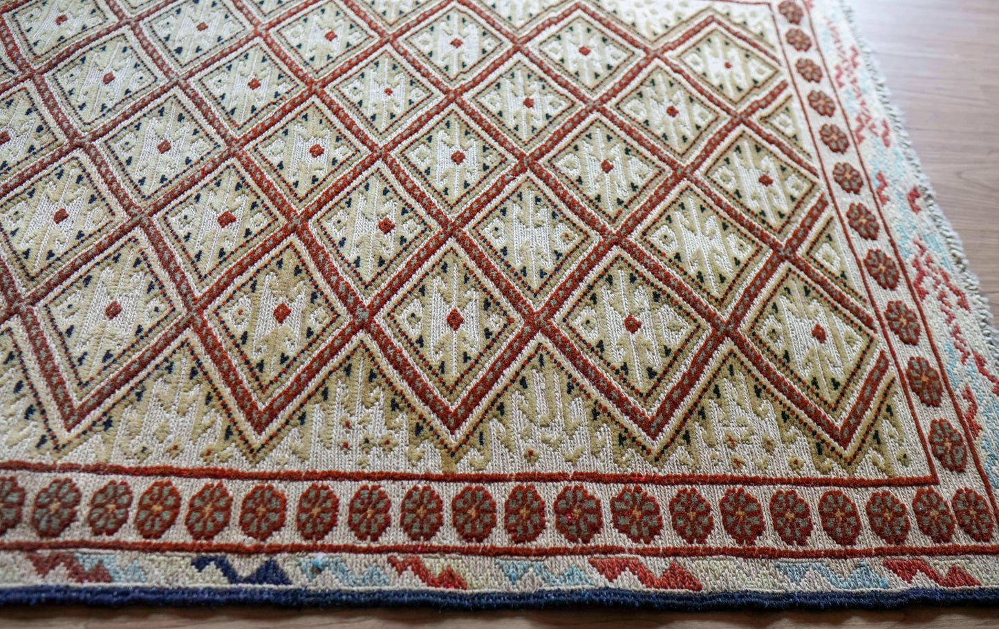  アフガニスタン 手織りマシュワニキリム  125×86cm