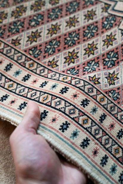 パキスタン手織り絨毯 ミフラーブデザイン 130×75cm