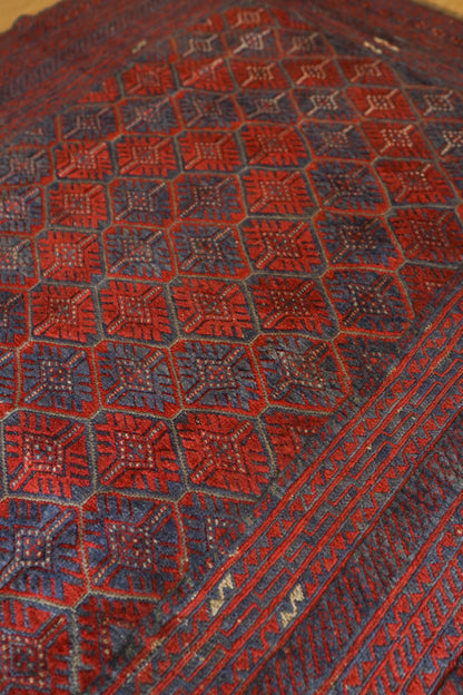  アフガニスタン手織りマシュワニキリム　 172×152cm