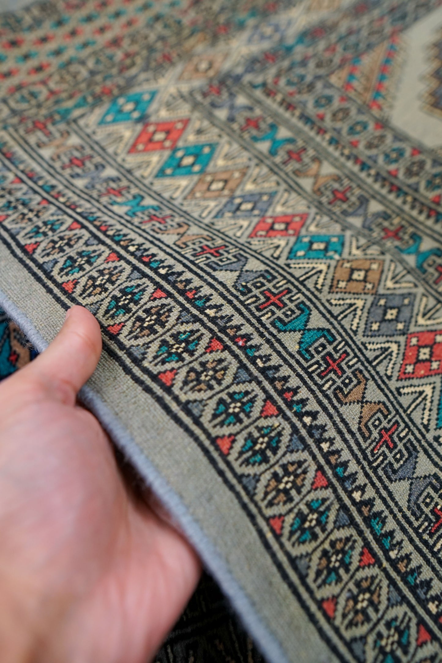  パキスタン手織り絨毯 234×160cm