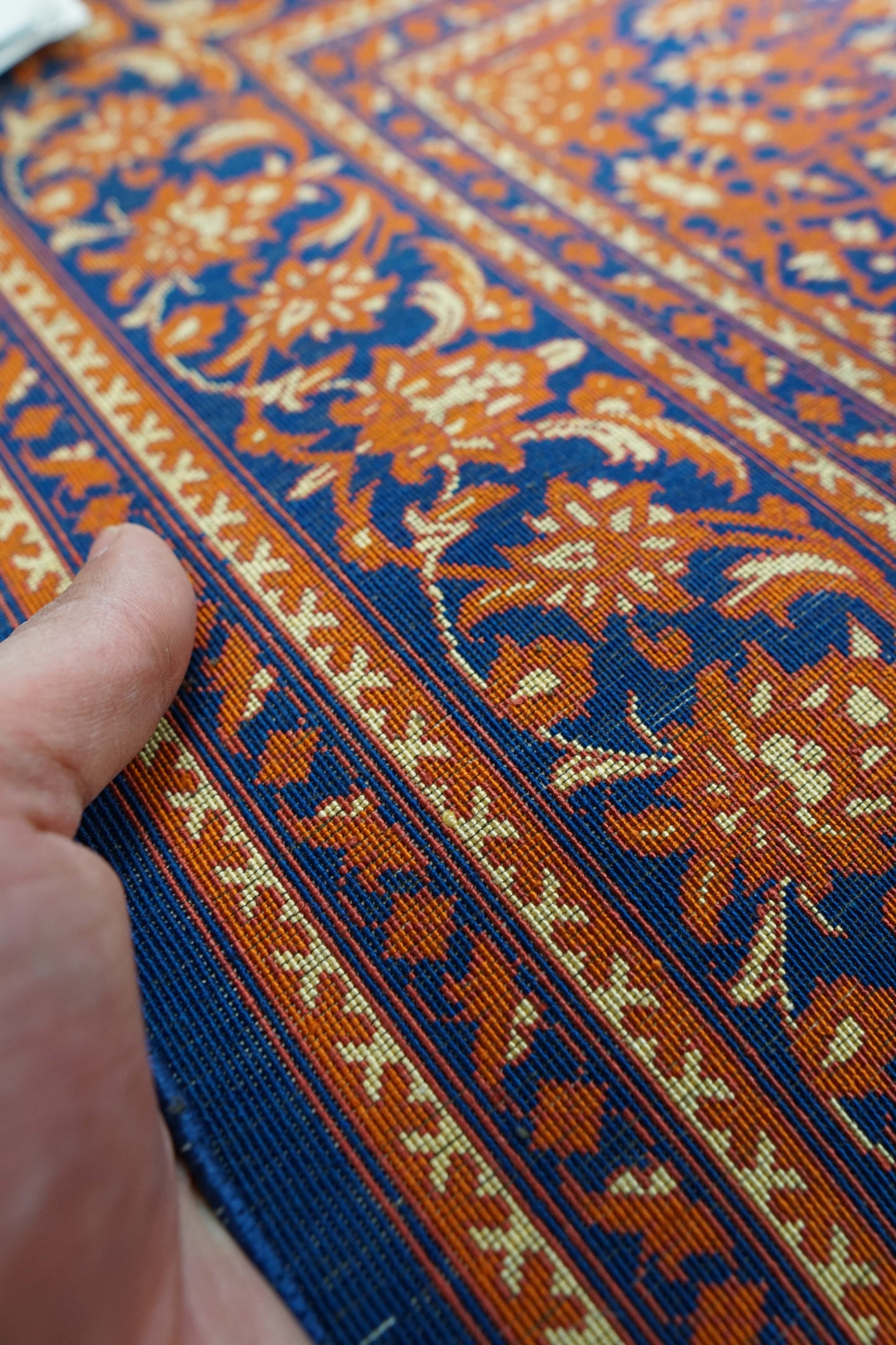 ペルシャ絨毯　クム産　カーリキ房　シルク 100%　(証明書付) 120×80cm　