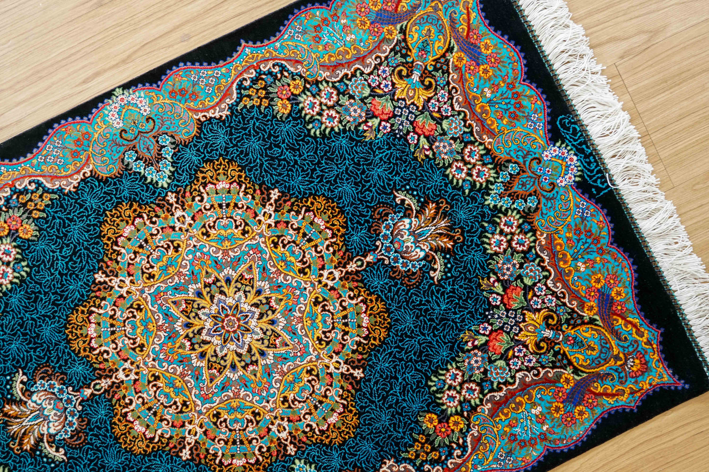  ペルシャ絨毯クム産  ムサヴィ工房　シルク　 証明書付 87×58cm　