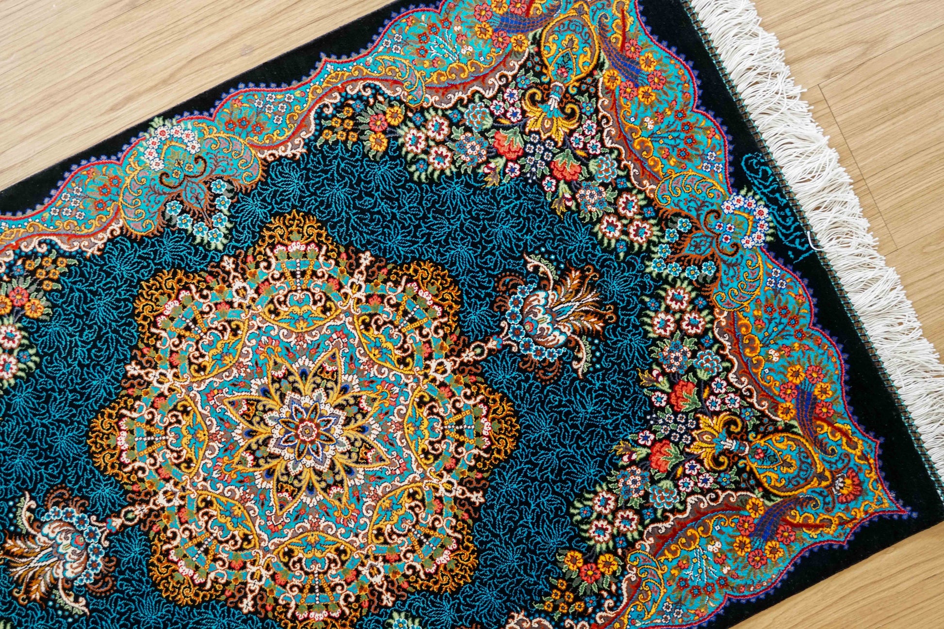  ペルシャ絨毯クム産  ムサヴィ工房　シルク　 証明書付 87×58cm　