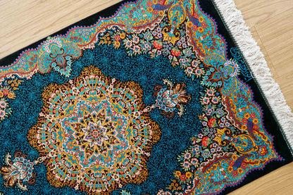  ペルシャ絨毯クム産  ムサヴィ工房　シルク　 証明書付 87×58cm　