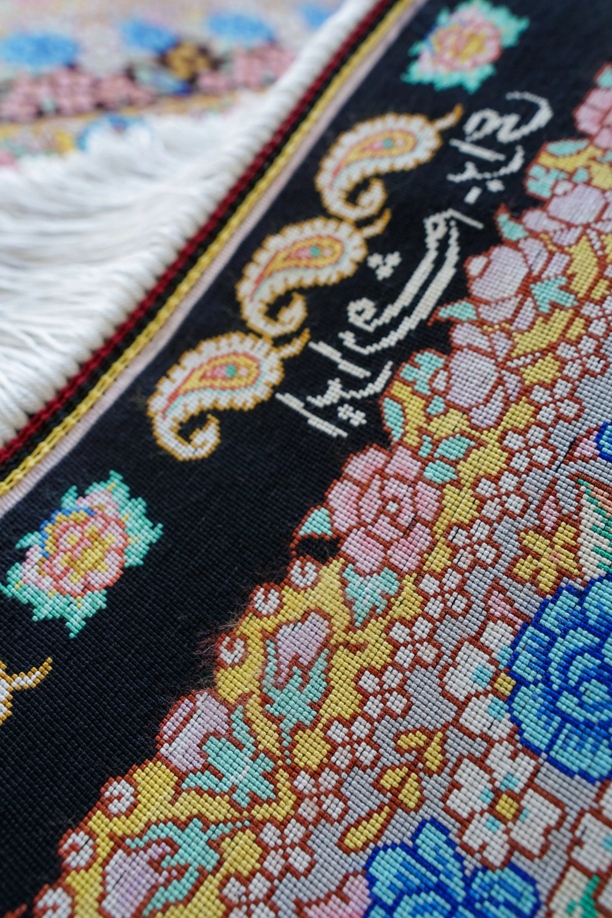 123×78cm　 ペルシャ絨毯クム産シルク 100%　 Decorworks