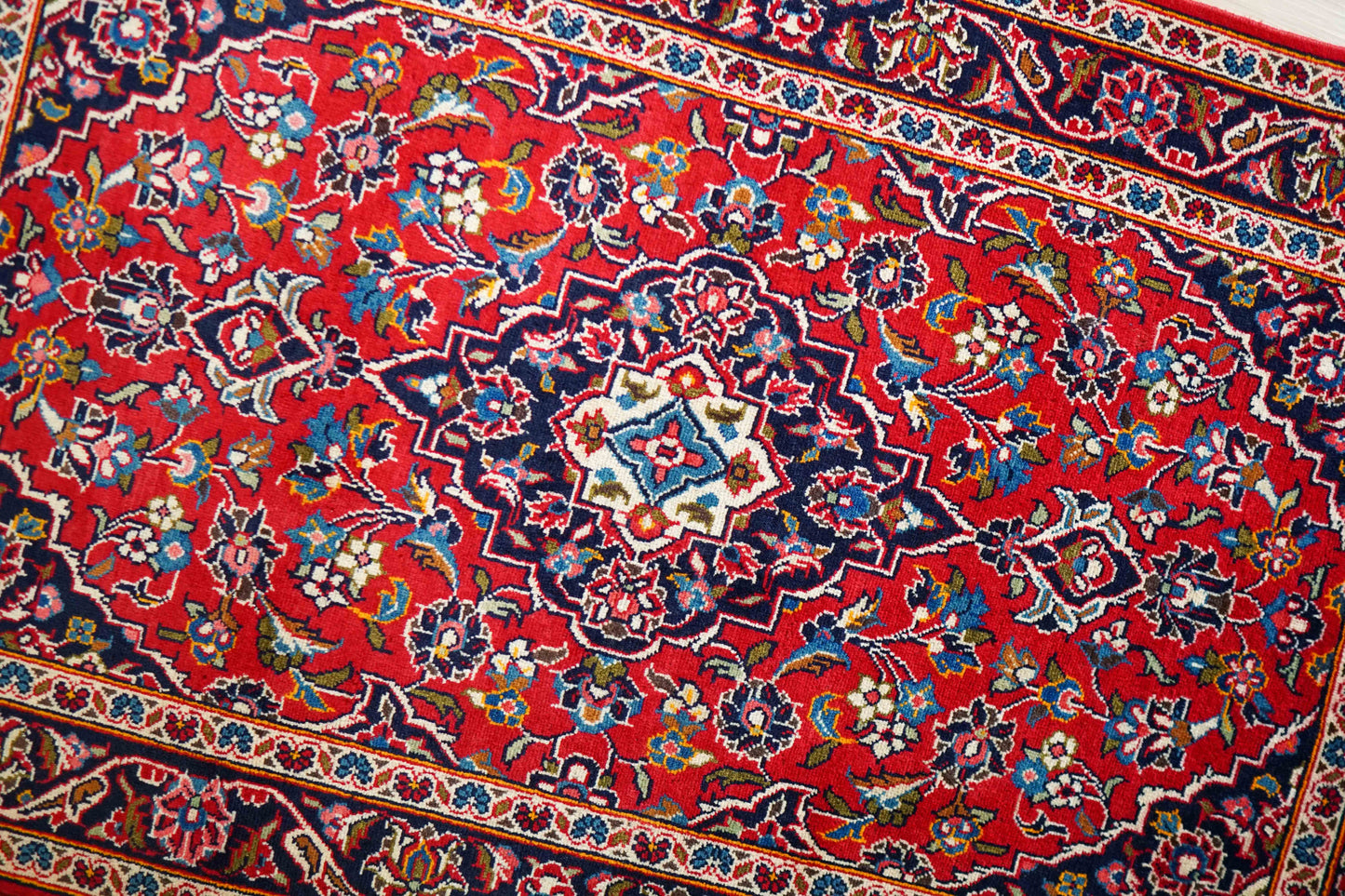  ペルシャ絨毯 カシャーン産　(カシャン)　155×97cm