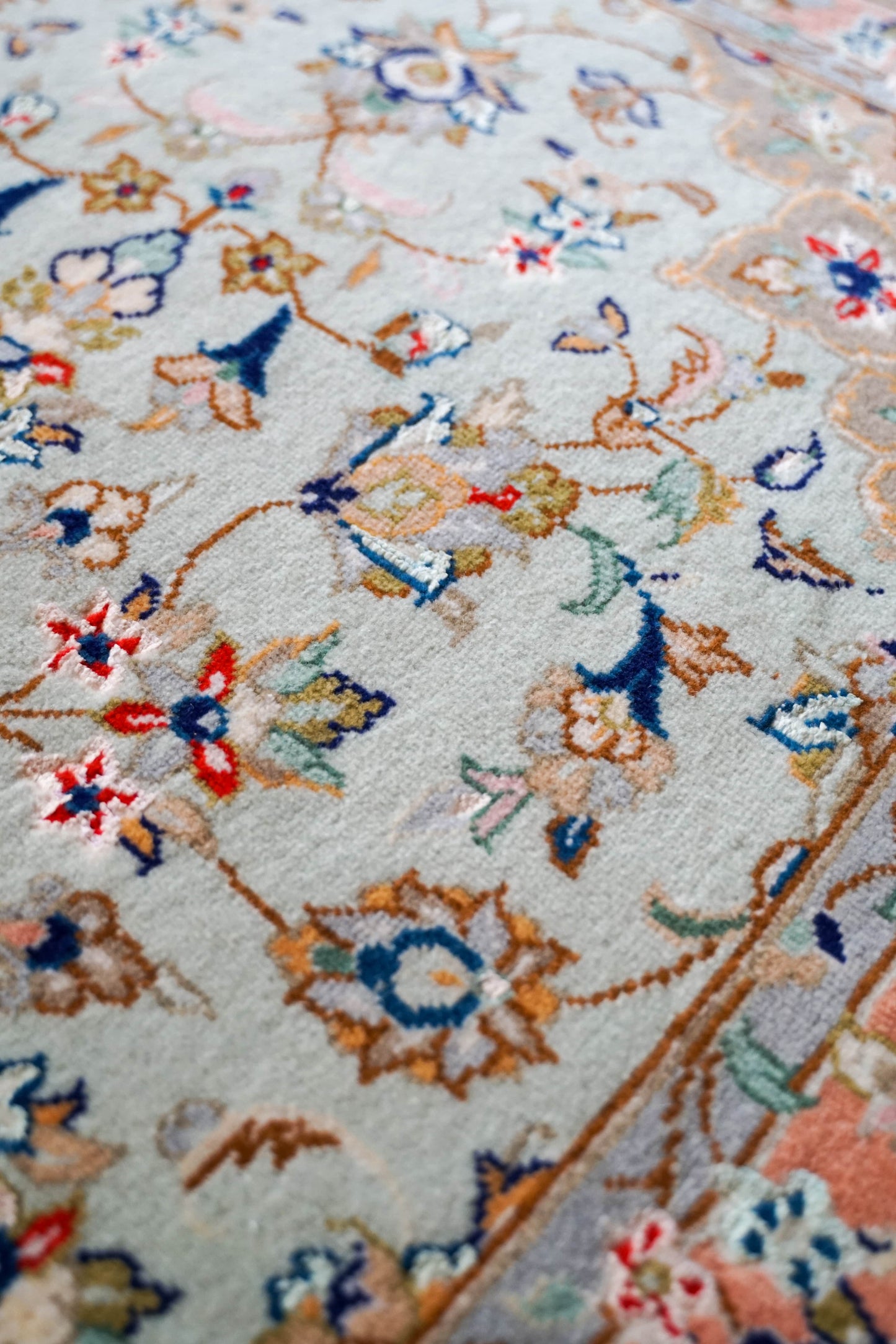 Collection ペルシャ絨毯 カシャーン産 130×85cm ｜ ウールとシルクが織りなす柔らかな光と伝統の花文様