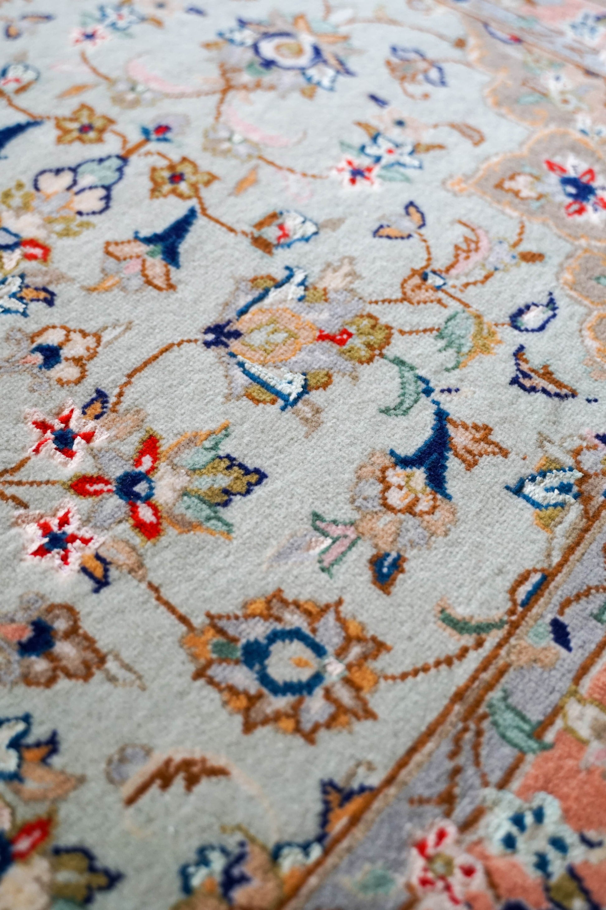 Collection ペルシャ絨毯 カシャーン産 130×85cm ｜ ウールとシルクが織りなす柔らかな光と伝統の花文様