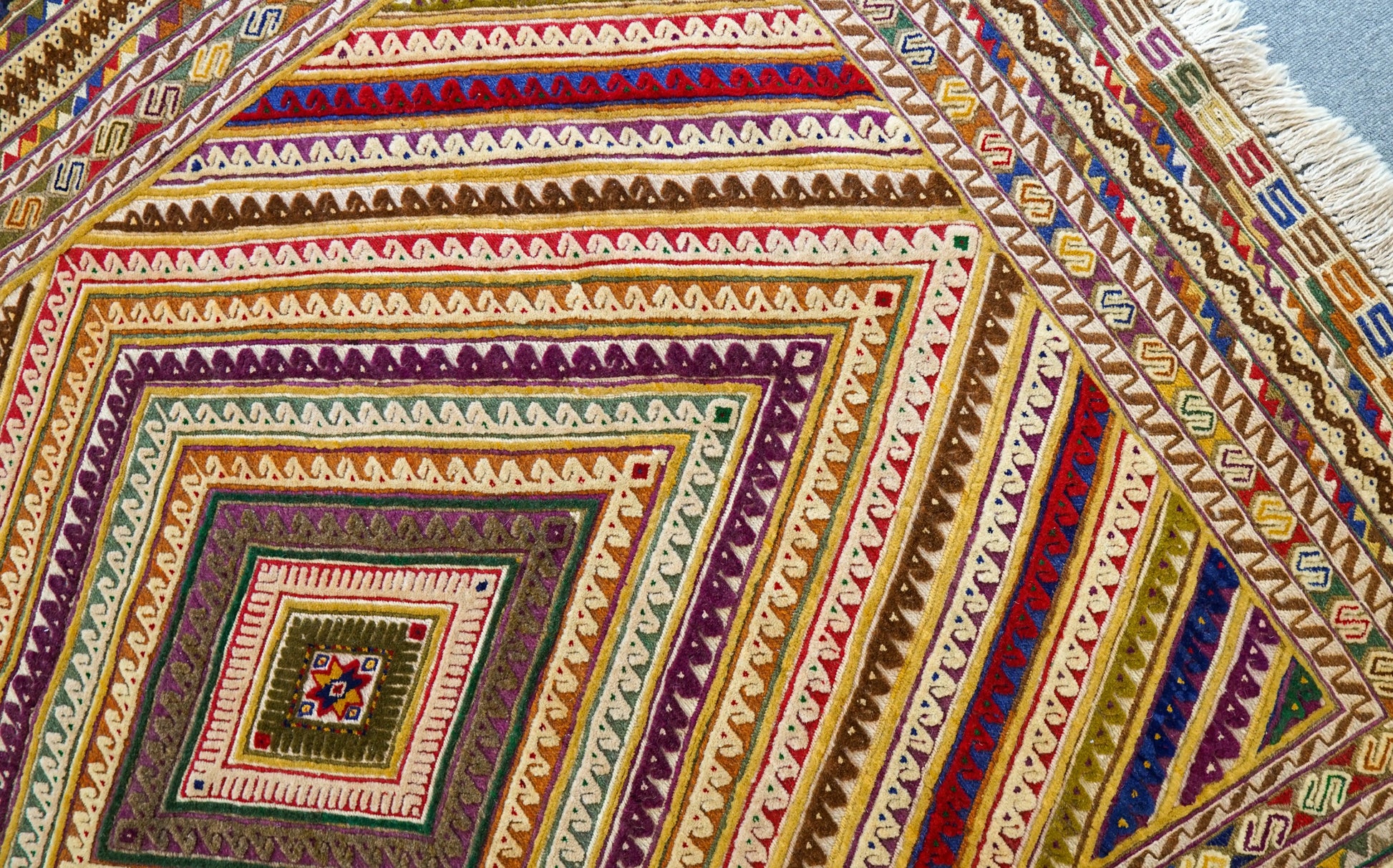 175×148cm   手織りマシュワニキリム絨毯 Decorworks