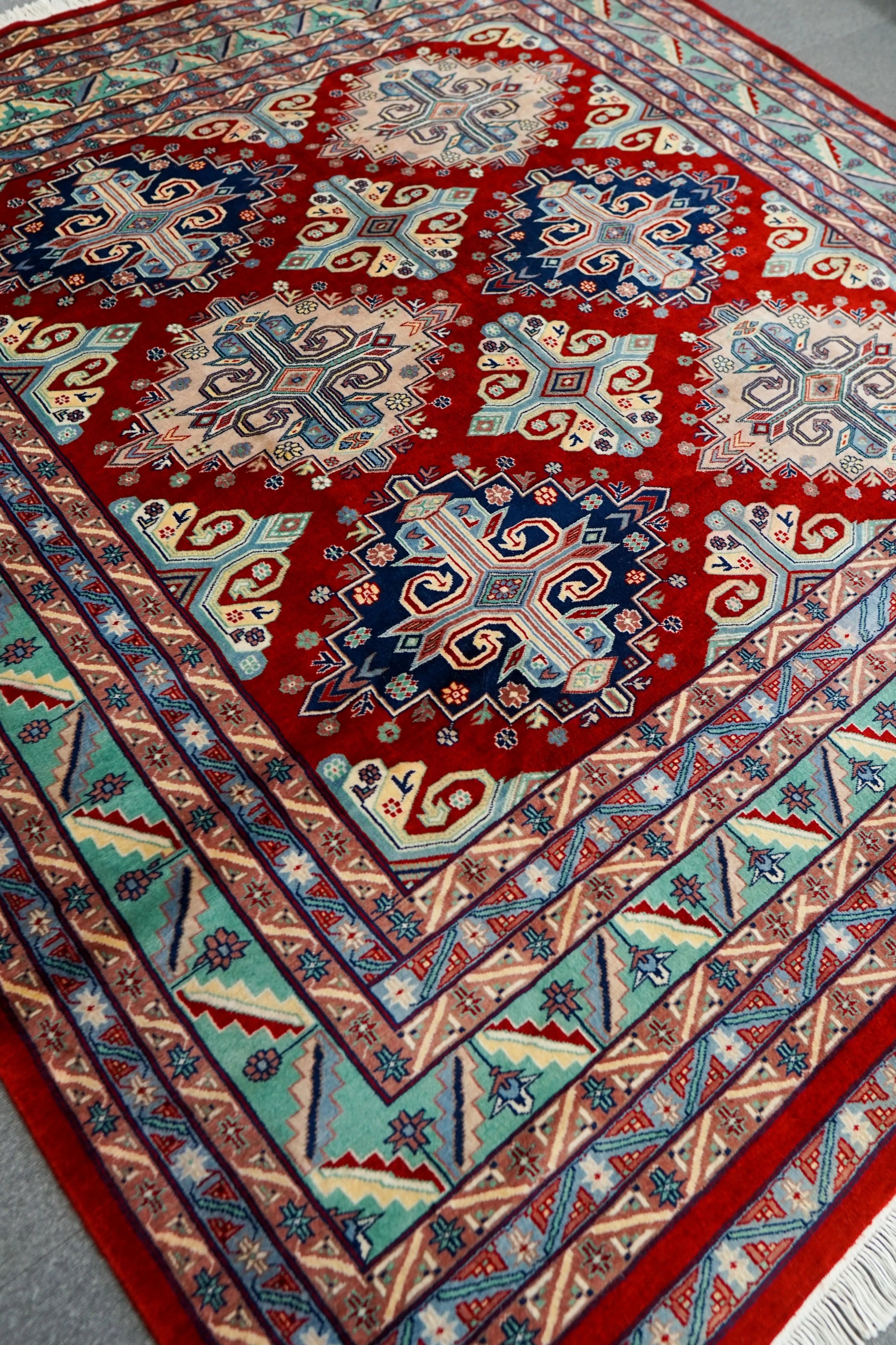 パキスタン絨毯　219×205cm Decorworks