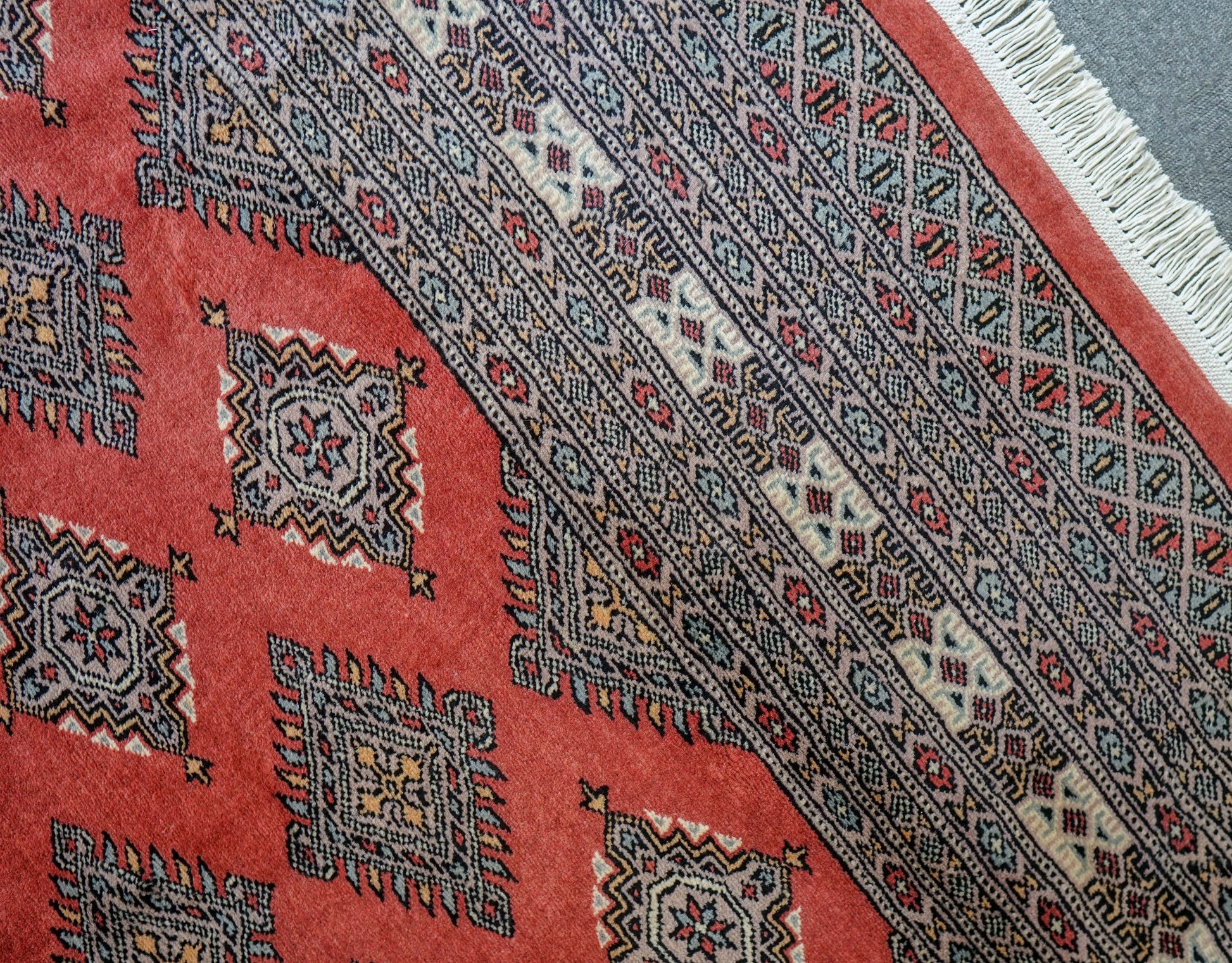 Collection パキスタン手織り絨毯 302×245cm トライバルデザイン ウールラグ