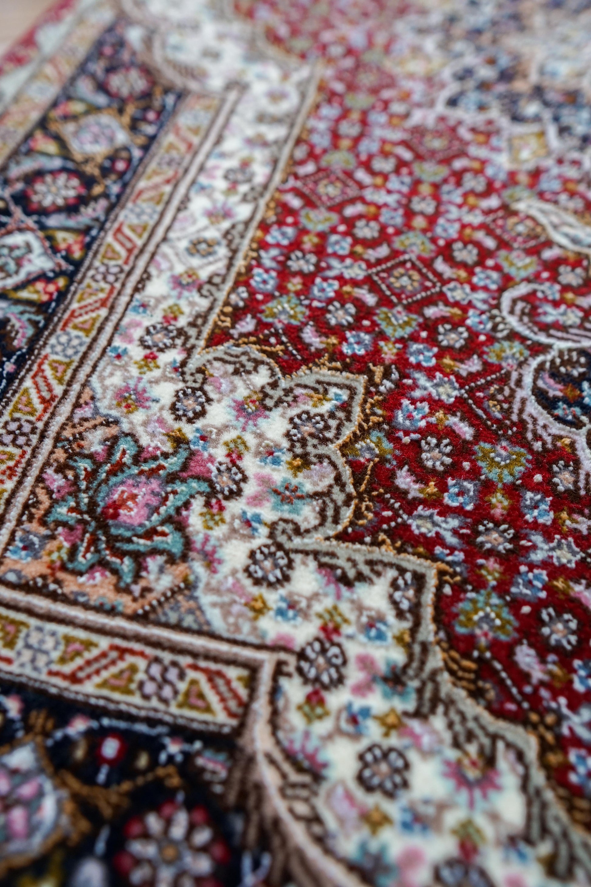  ペルシャ手織り絨毯 タブリーズ産 50RAJ 96×62cm 「マヒ文様」｜ウール＆シルク
