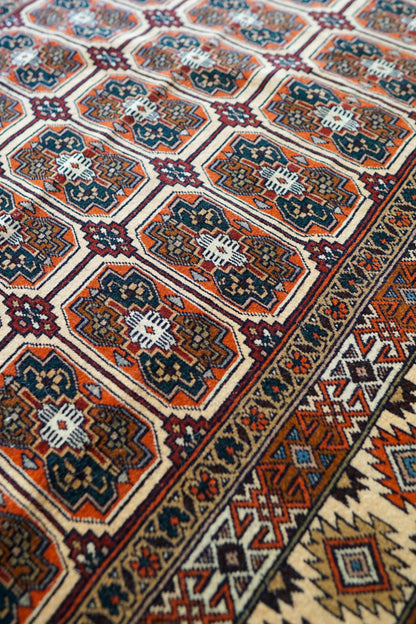  手織り ペルシャ絨毯 トルクメン ボハラ 174×120cm｜伝統のギュル文様が美しい一枚