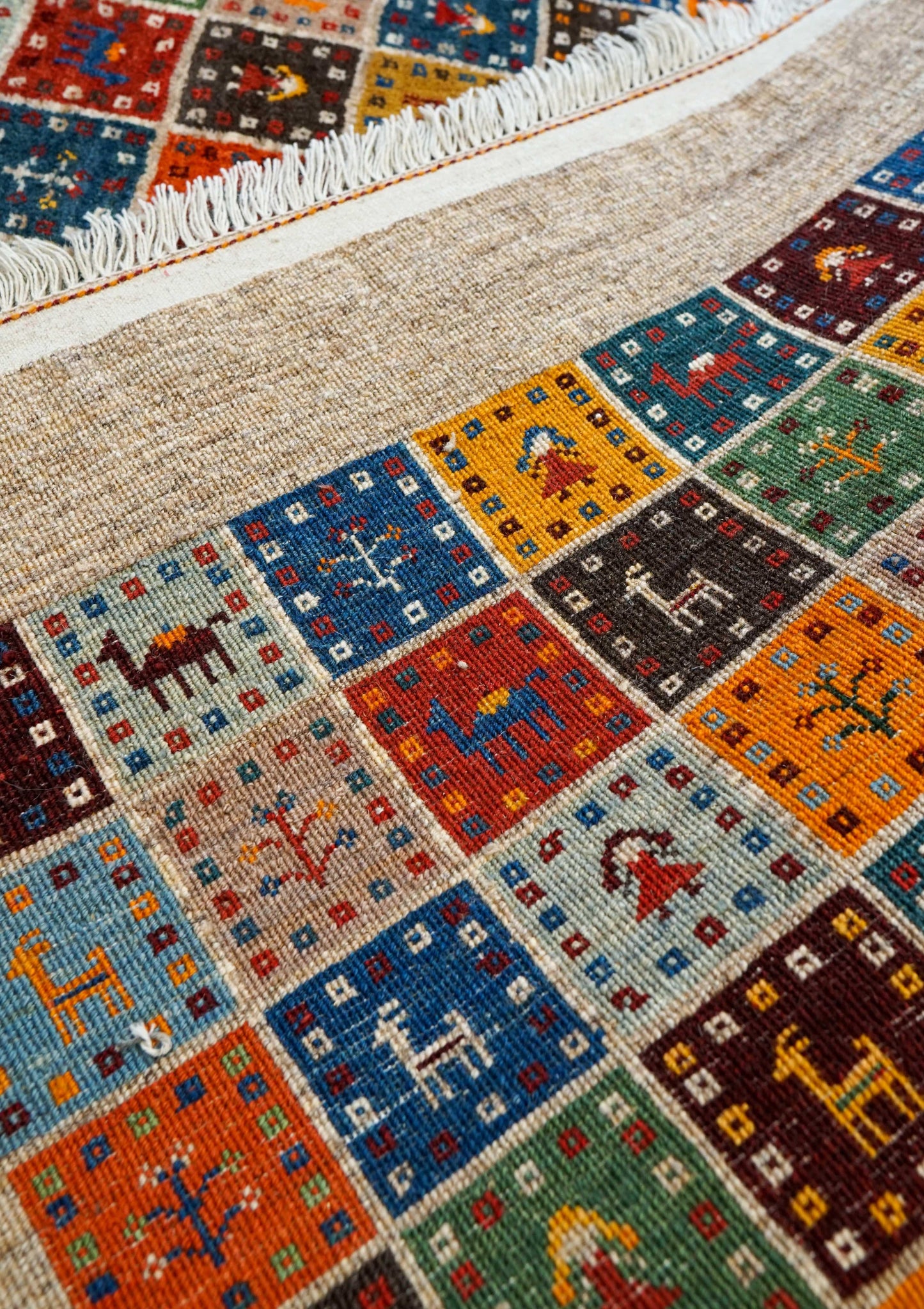  ペルシャ絨毯 手織りカシュクリギャッベ 188×118cm リズバフト