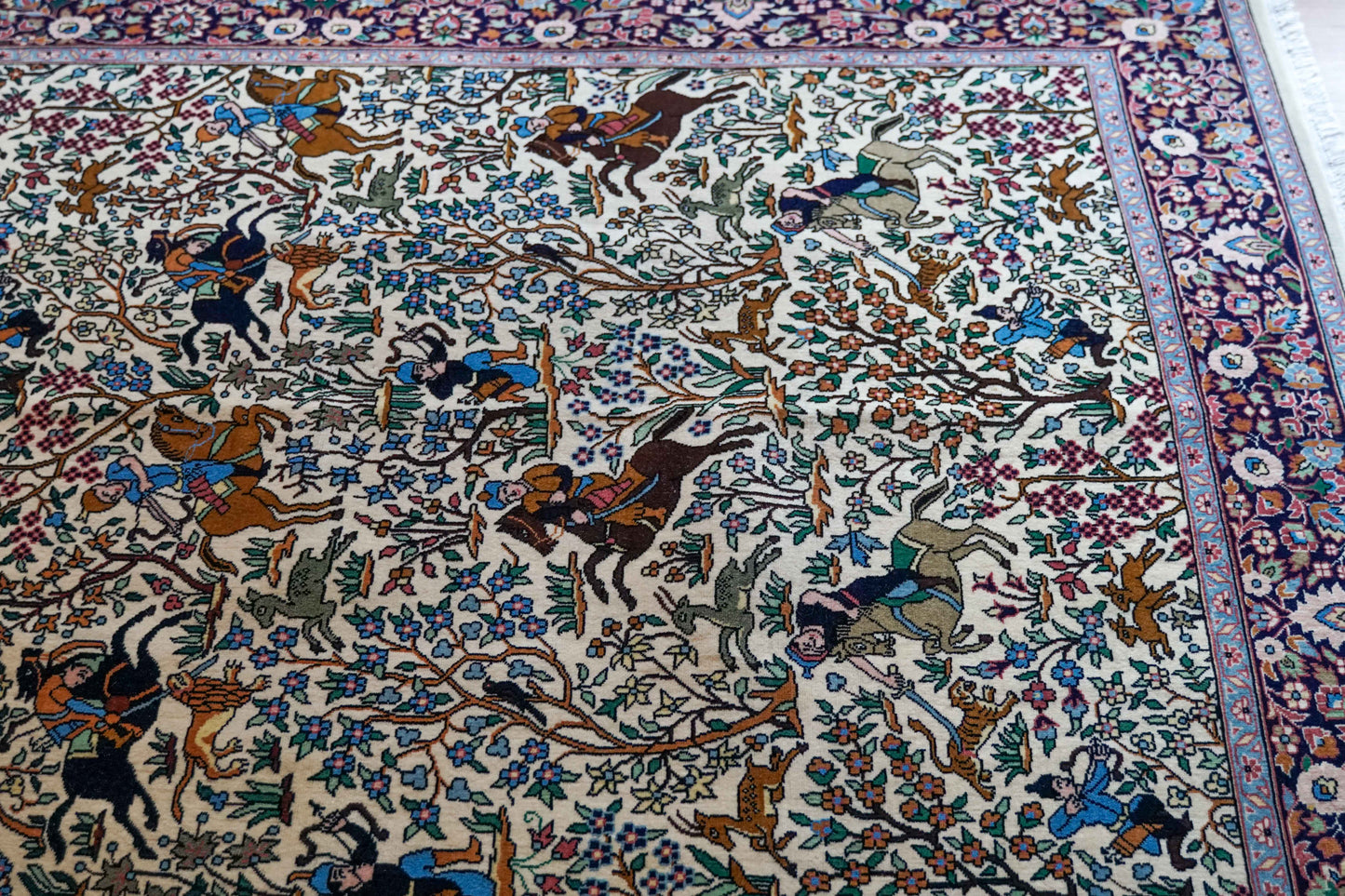  ペルシャ絨毯 タブリーズ産 シカルガー（狩猟図）デザイン 218×140cm 手織りラグ