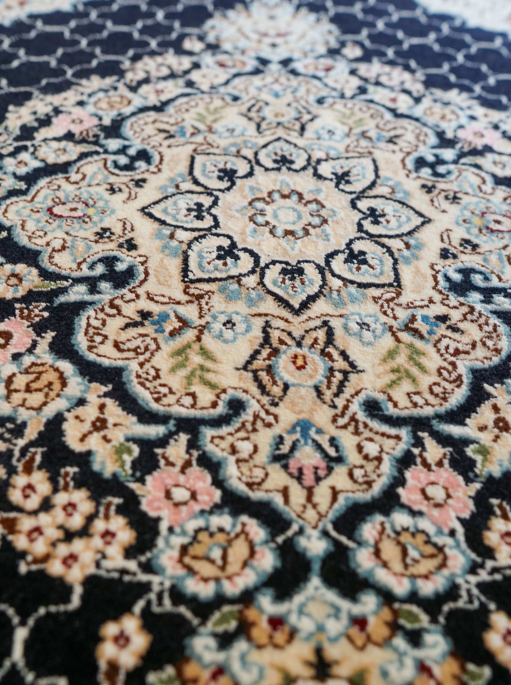  ペルシャ手織り絨毯 ナイン産 93×65cm