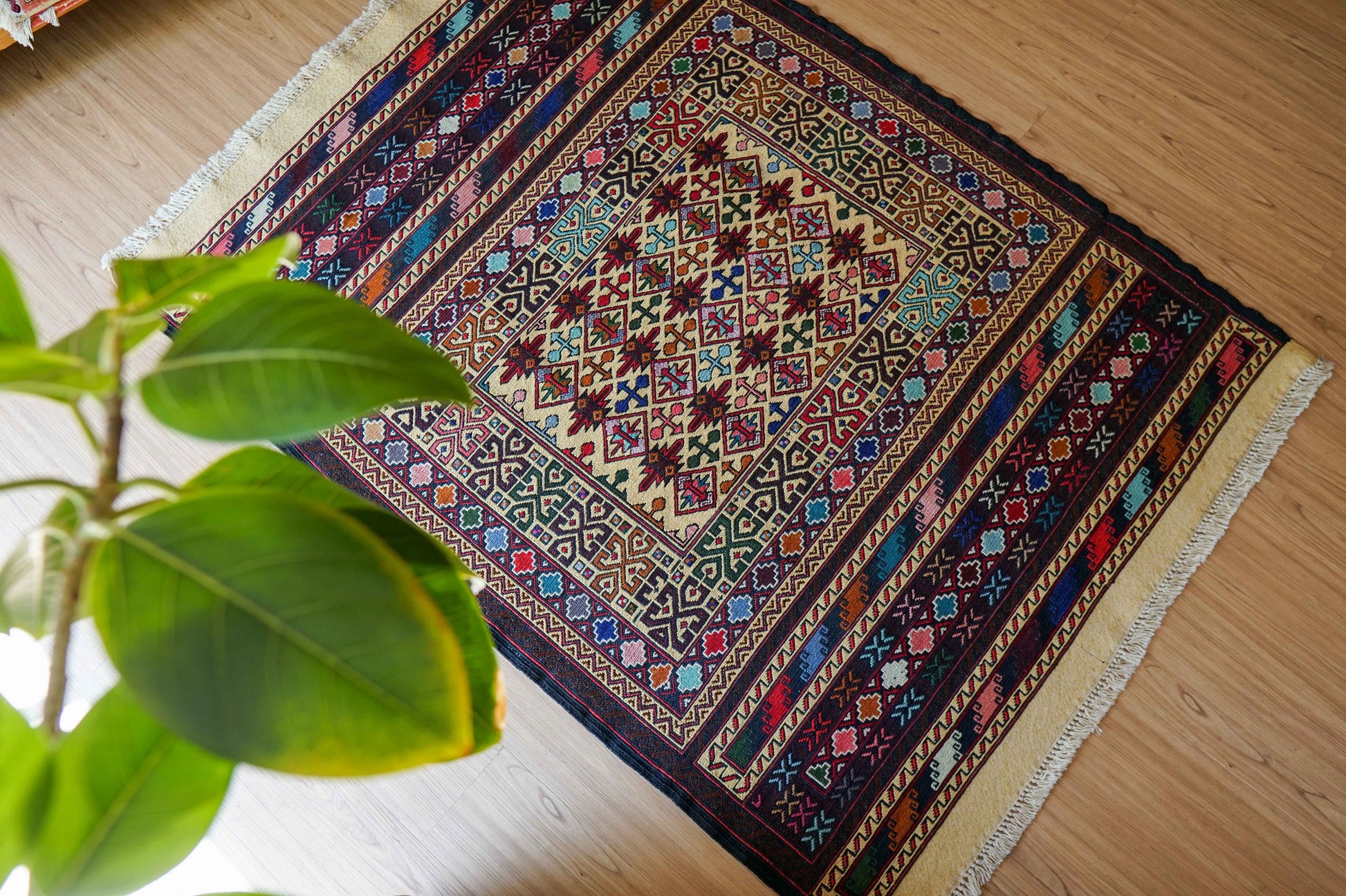  ペルシャ手織りシルジャンキリム トライバルラグ 146×105cm