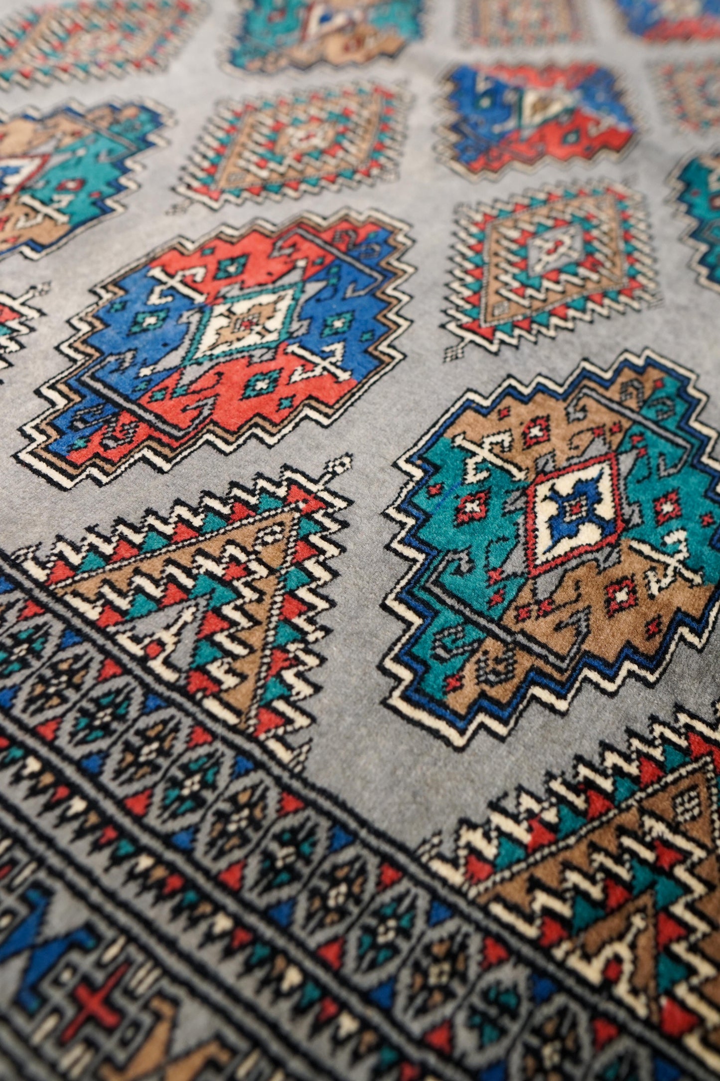  パキスタン手織り絨毯 234×160cm