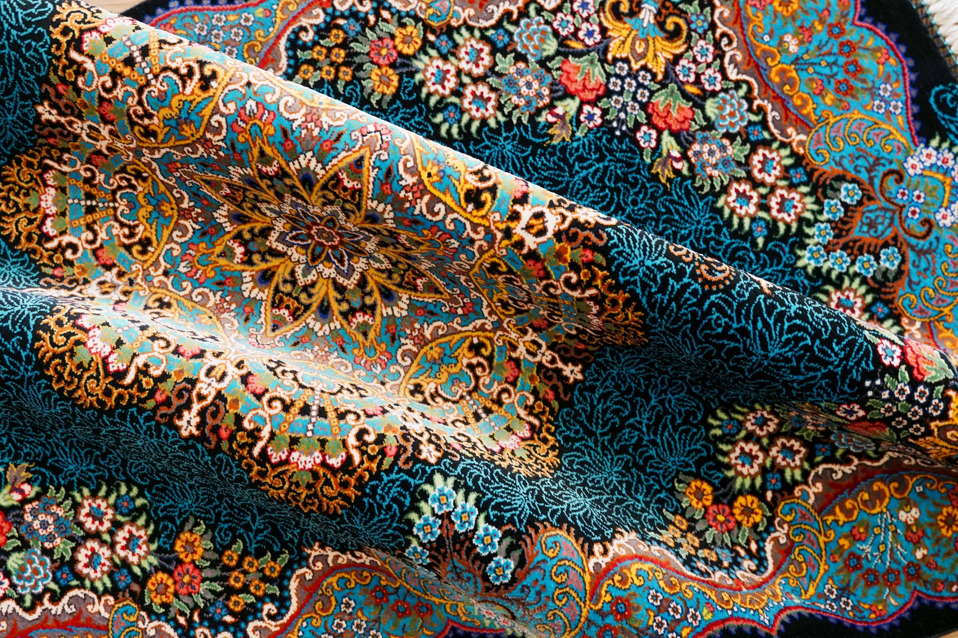  ペルシャ絨毯クム産  ムサヴィ工房　シルク　 証明書付 87×58cm　