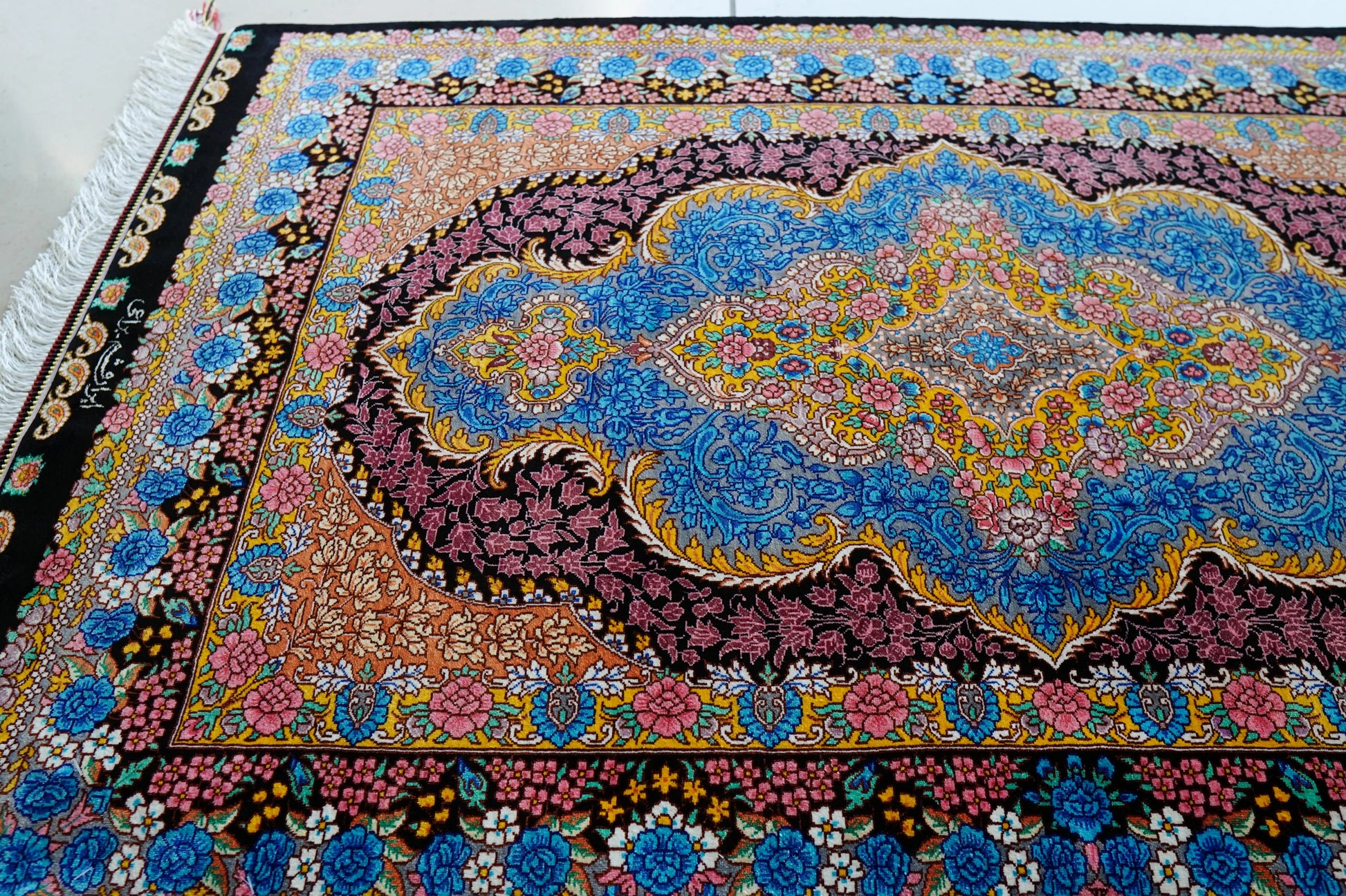 123×78cm　 ペルシャ絨毯クム産シルク 100%　 Decorworks