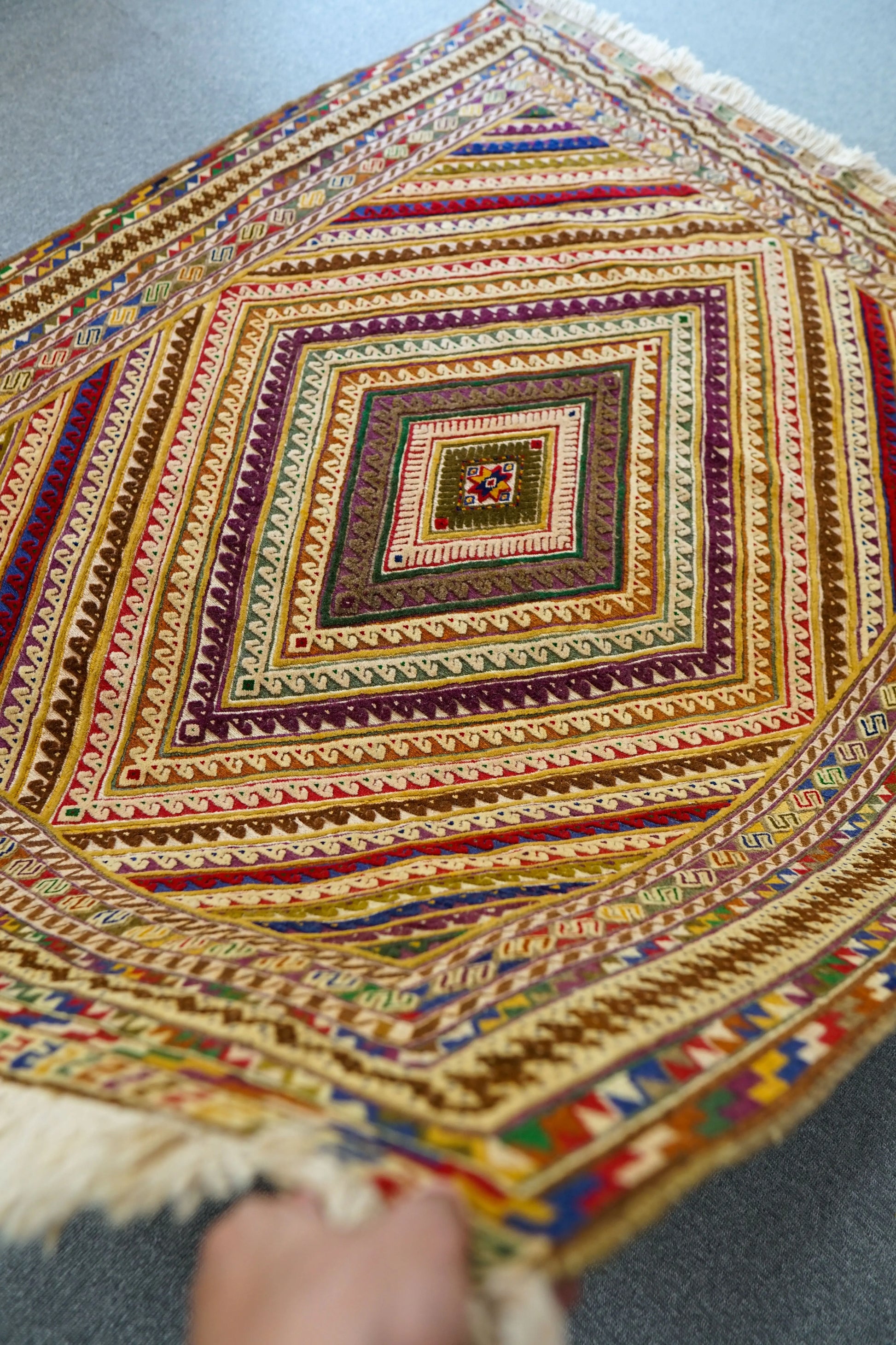 175×148cm   手織りマシュワニキリム絨毯 Decorworks