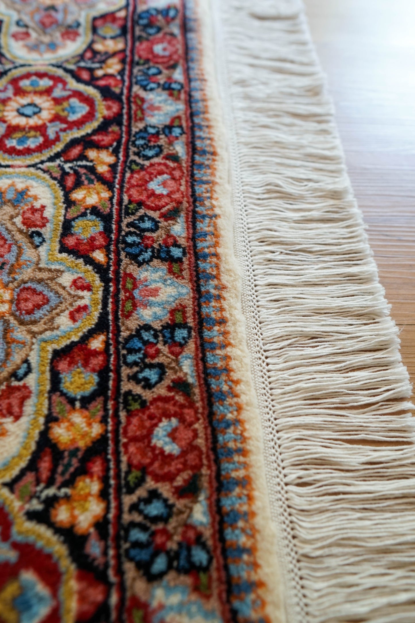  ペルシャ絨毯 ケルマン産 手織りウールラグ 195×155cm｜華やかな花模様が彩る伝統の一枚