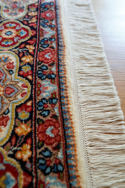  ペルシャ絨毯 ケルマン産 手織りウールラグ 195×155cm｜華やかな花模様が彩る伝統の一枚