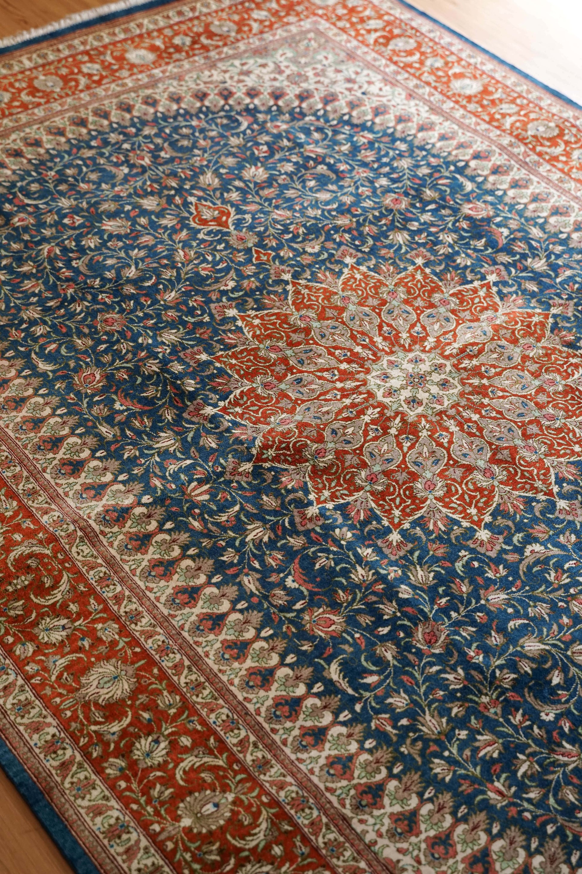 Collection 197×135cm ペルシャ手織り絨毯 クム産 ヌーリ工房 シルク100% 証明書付