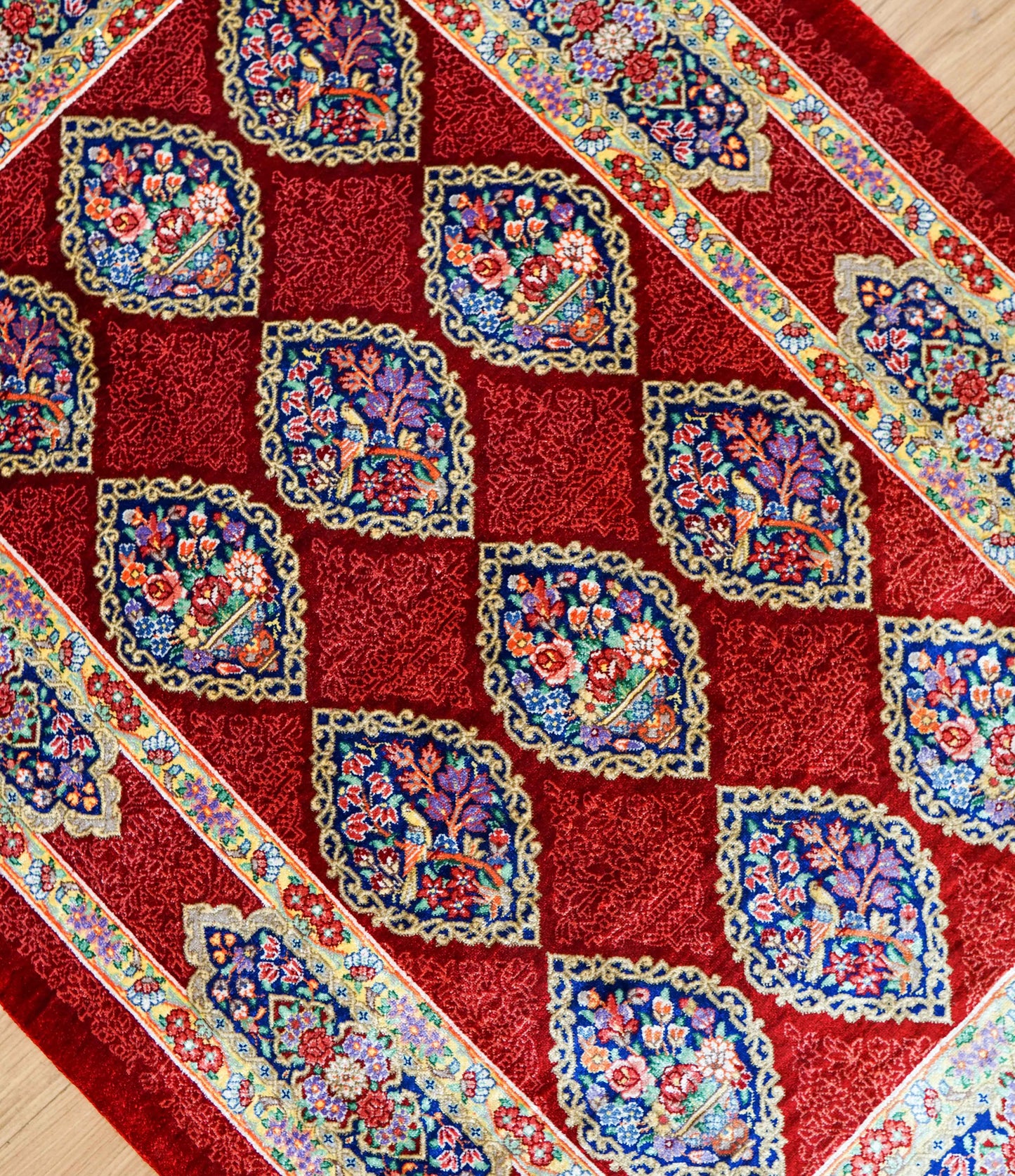  ペルシャ手織り絨毯 クム産 バザルガン房 93×61cm シルク100％