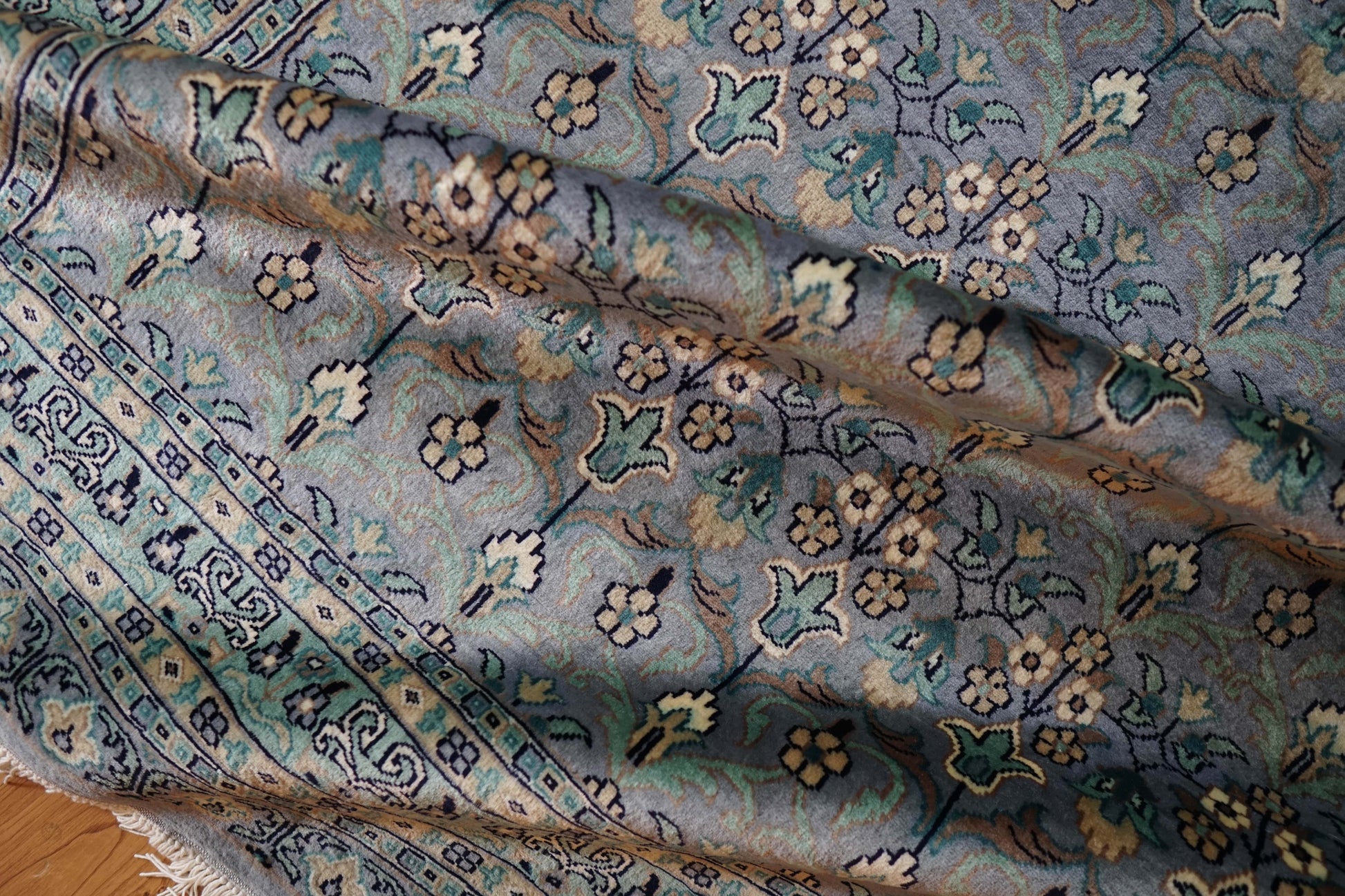  パキスタン手織り絨毯 175×127cm