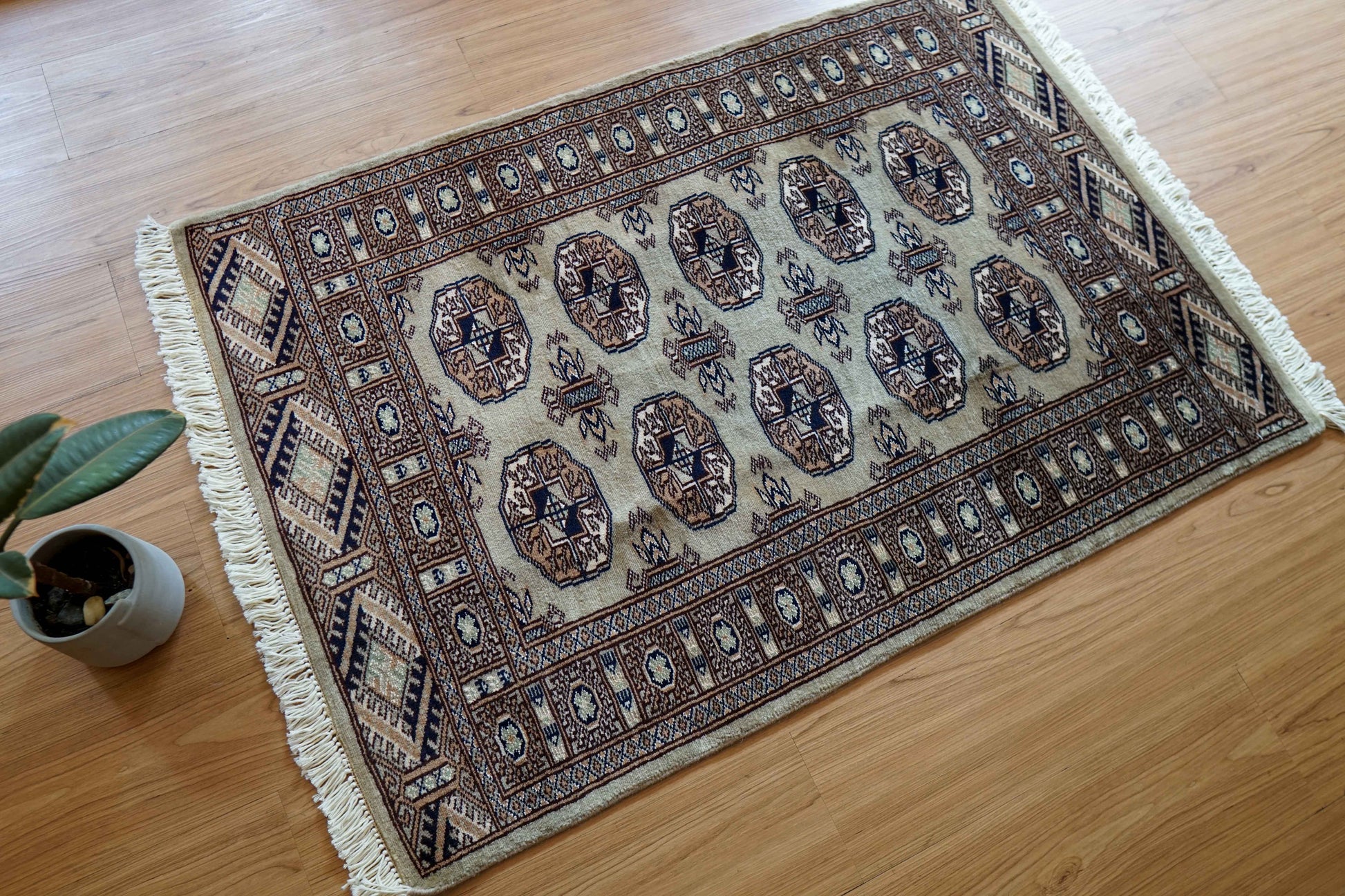  112×77cm トルクメン ボハララグ 手織り絨毯 パキスタン絨毯