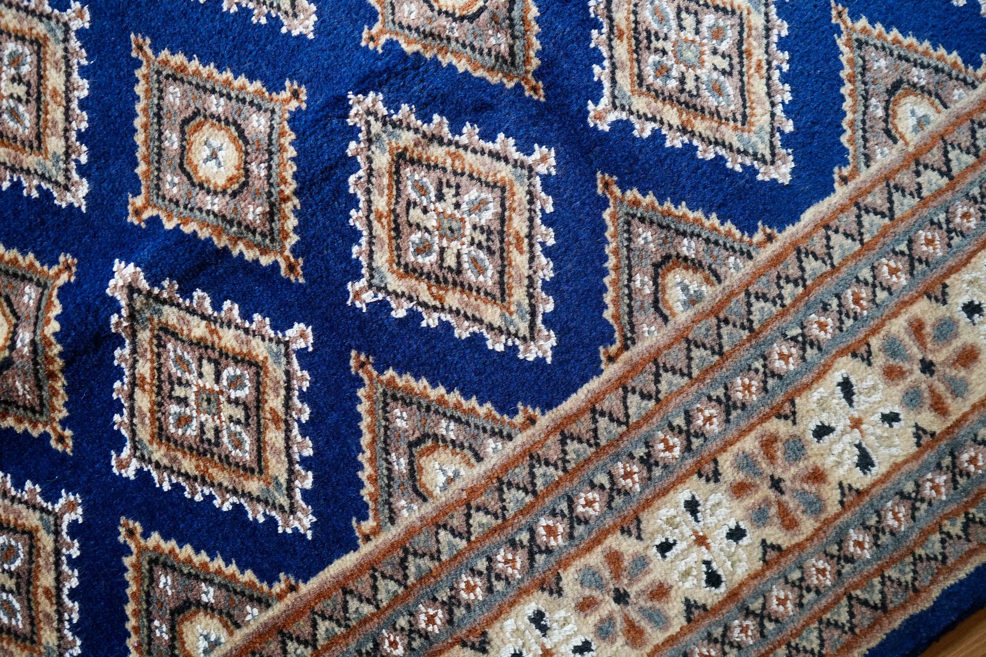  パキスタン手織り絨毯 185×126cm . トライバルラグ